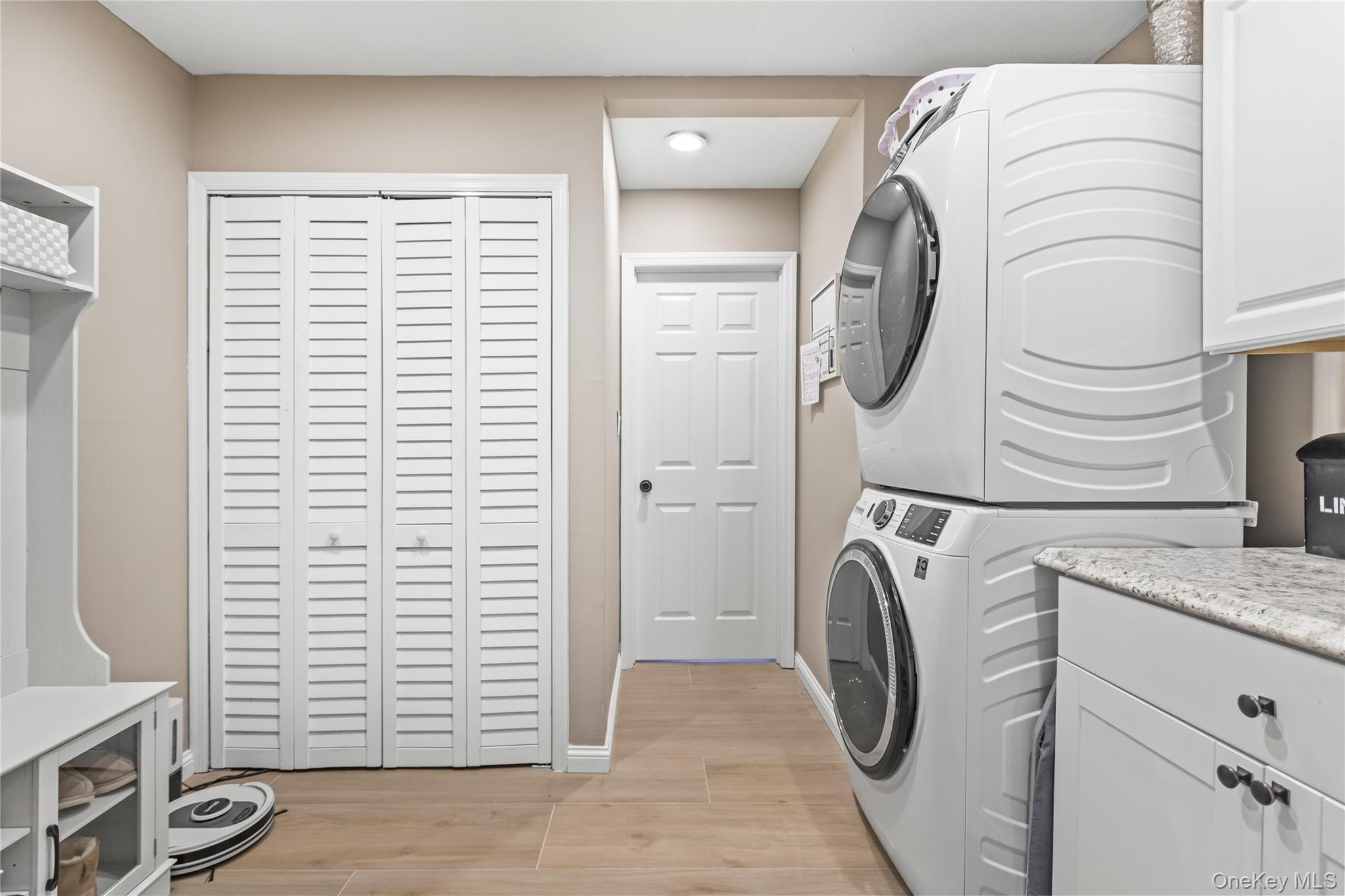 Single Family Fallen Leaf  Suffolk County, NY 11741, MLS-932916-16