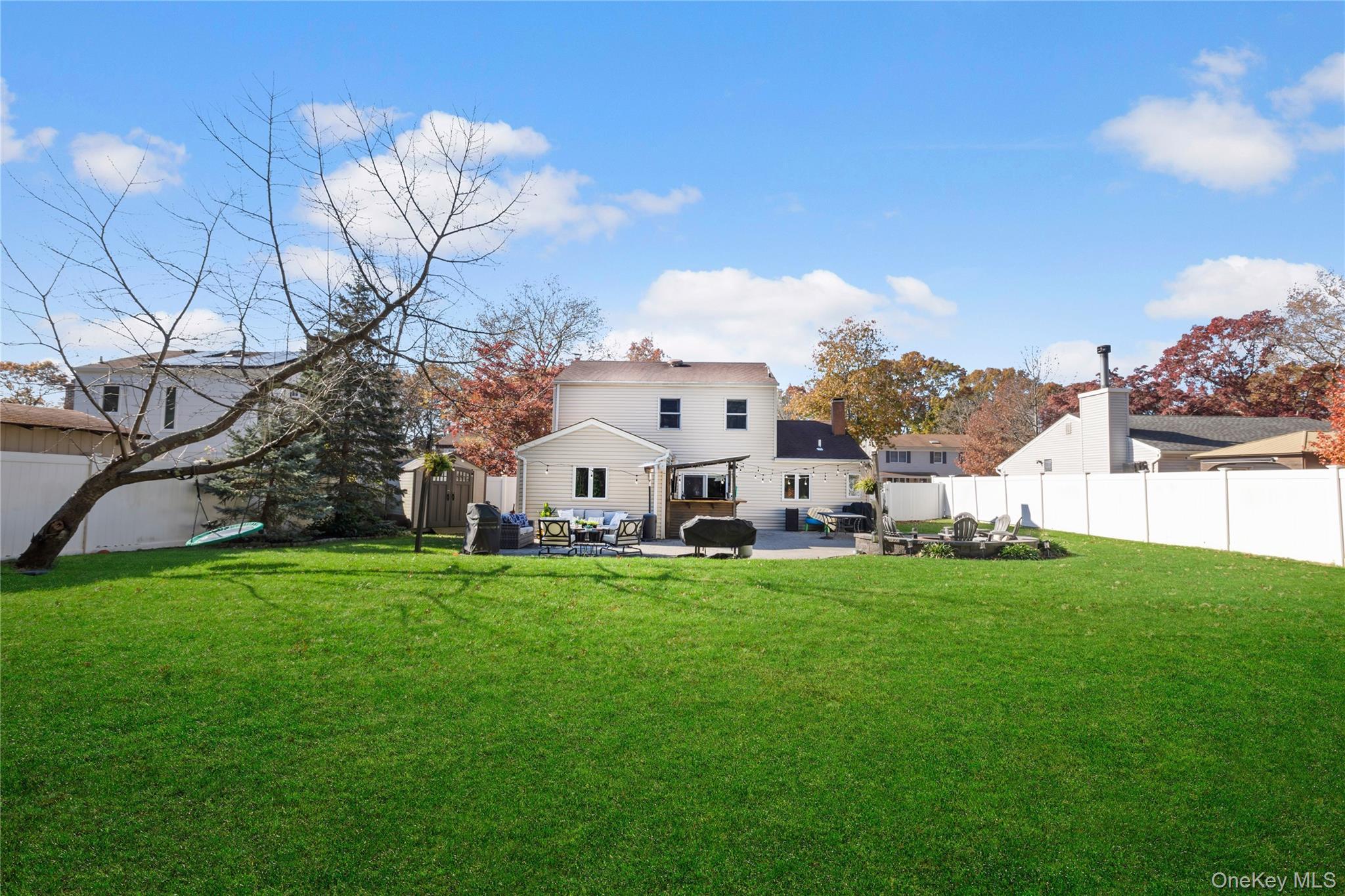 Single Family Fallen Leaf  Suffolk County, NY 11741, MLS-932916-28