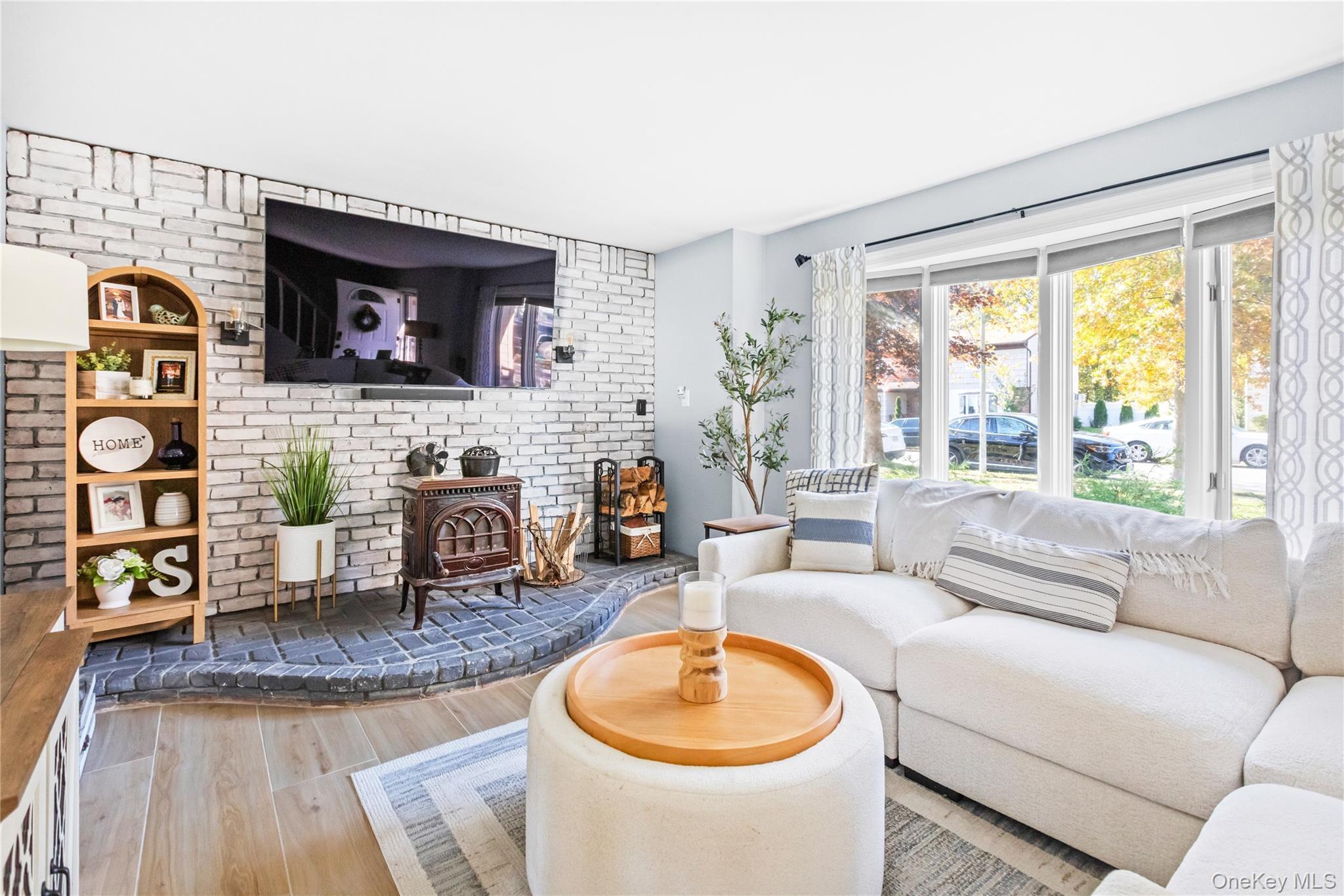 Single Family Fallen Leaf  Suffolk County, NY 11741, MLS-932916-6