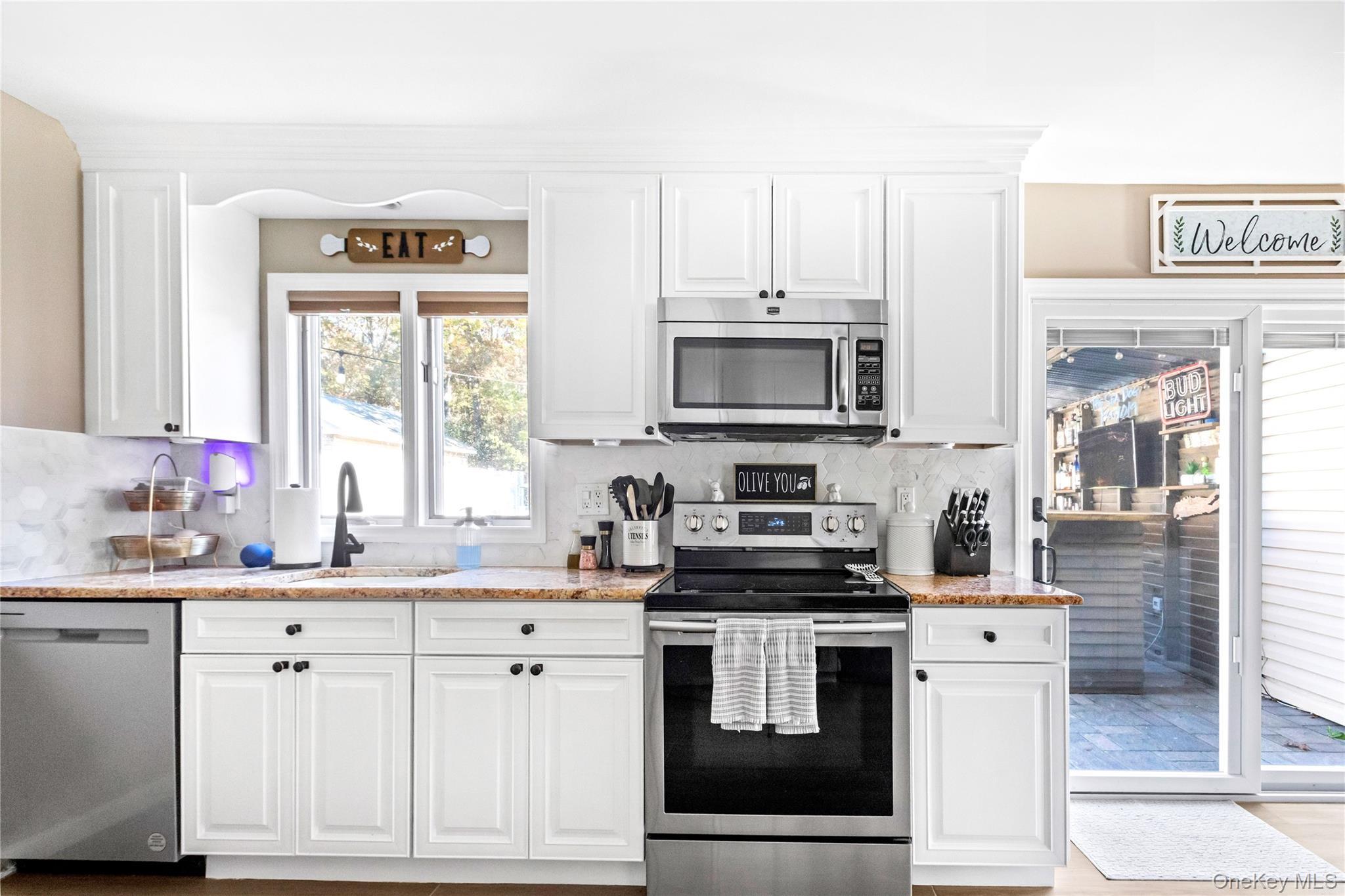 Single Family Fallen Leaf  Suffolk County, NY 11741, MLS-932916-9