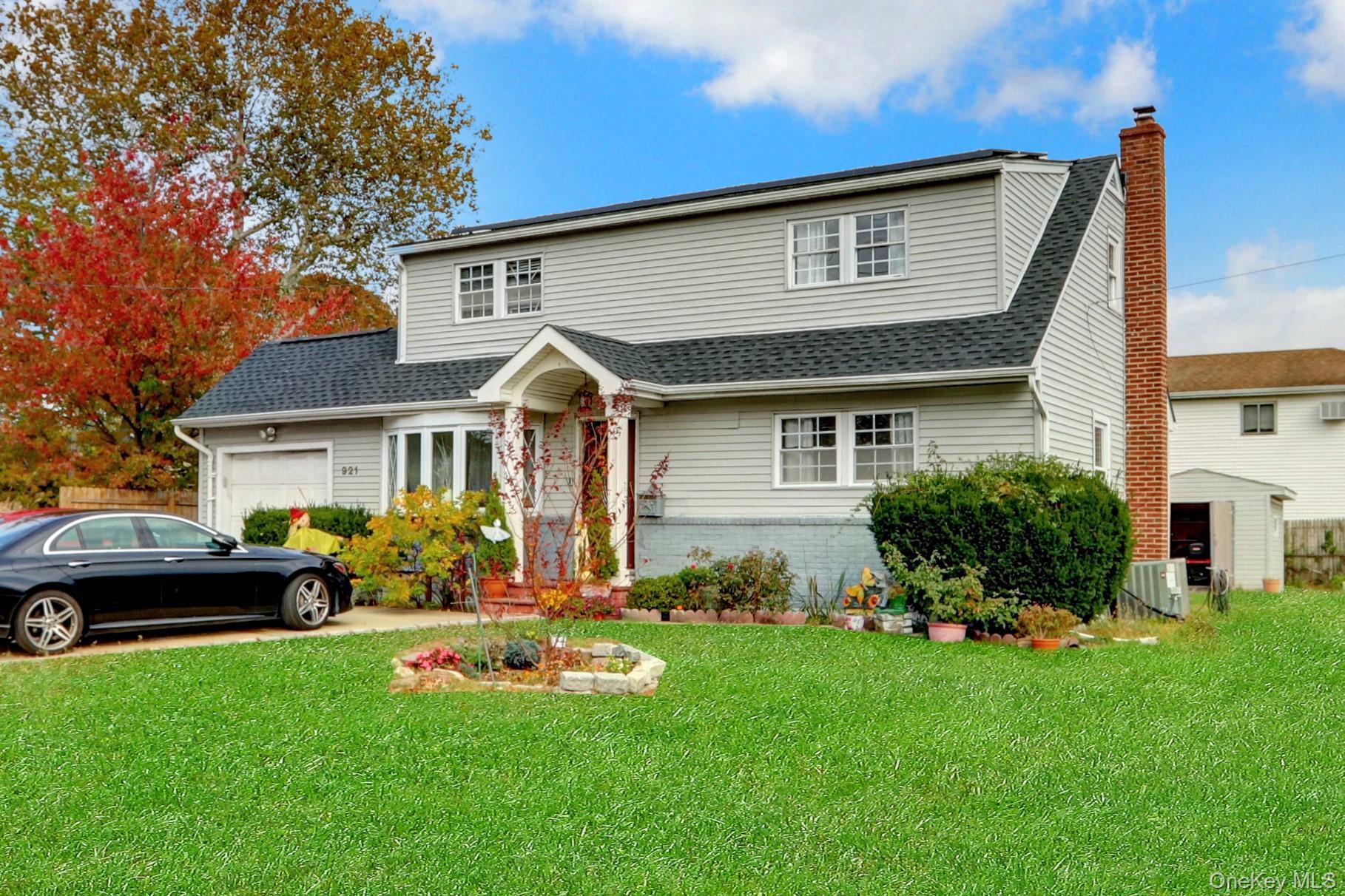 Single Family Deer Park  Suffolk County, NY 11703, MLS-932999-3