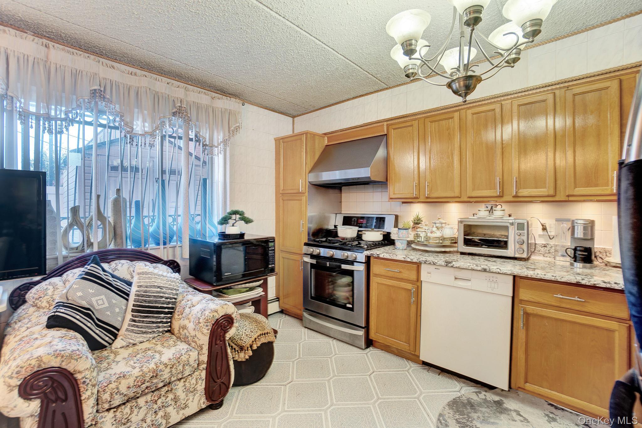 Single Family 33rd  Queens, NY 11106, MLS-933036-25