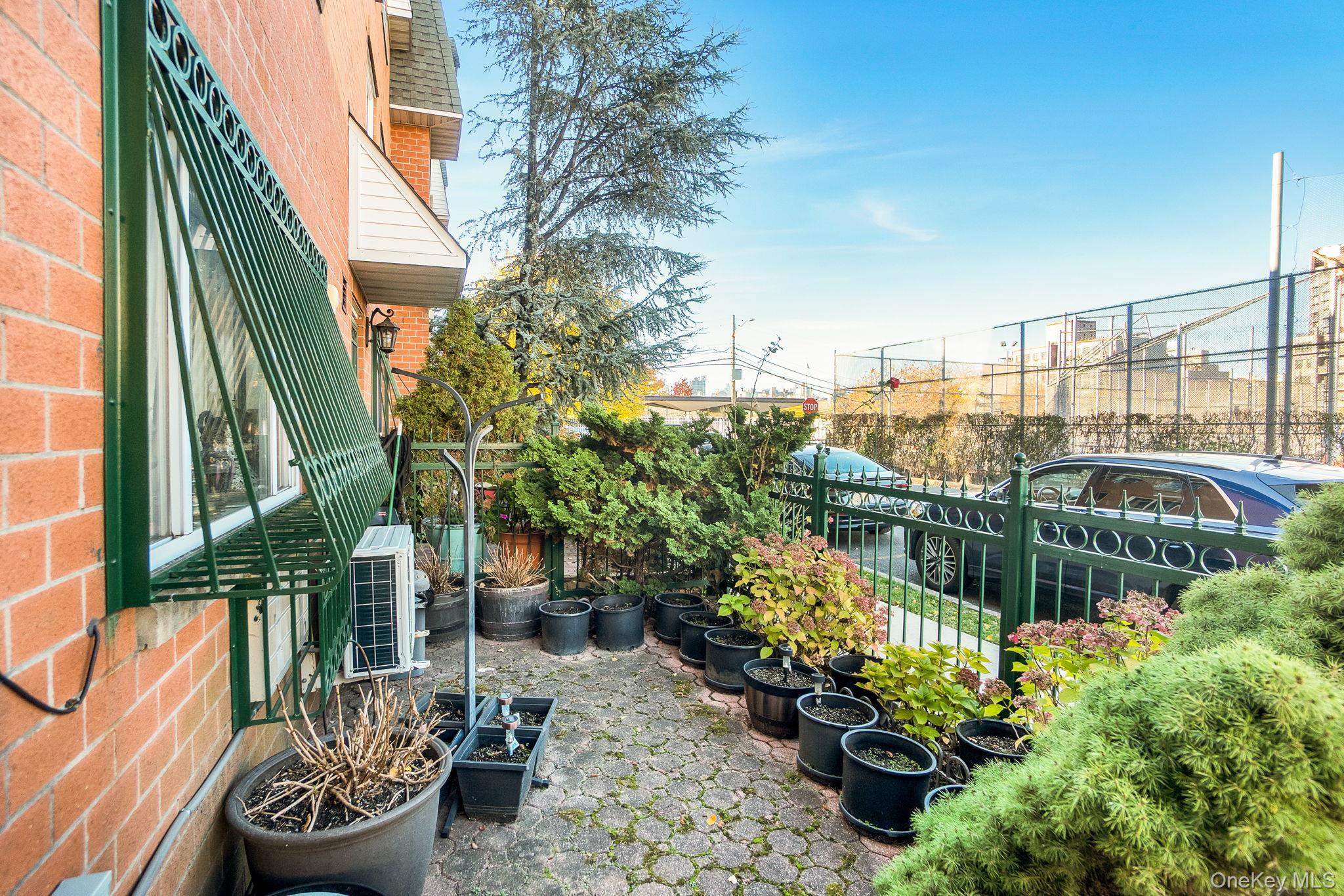 Single Family 33rd  Queens, NY 11106, MLS-933036-3