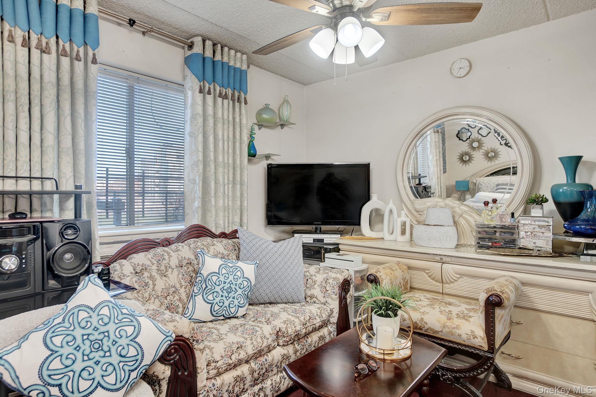 Single Family 33rd  Queens, NY 11106, MLS-933036-31