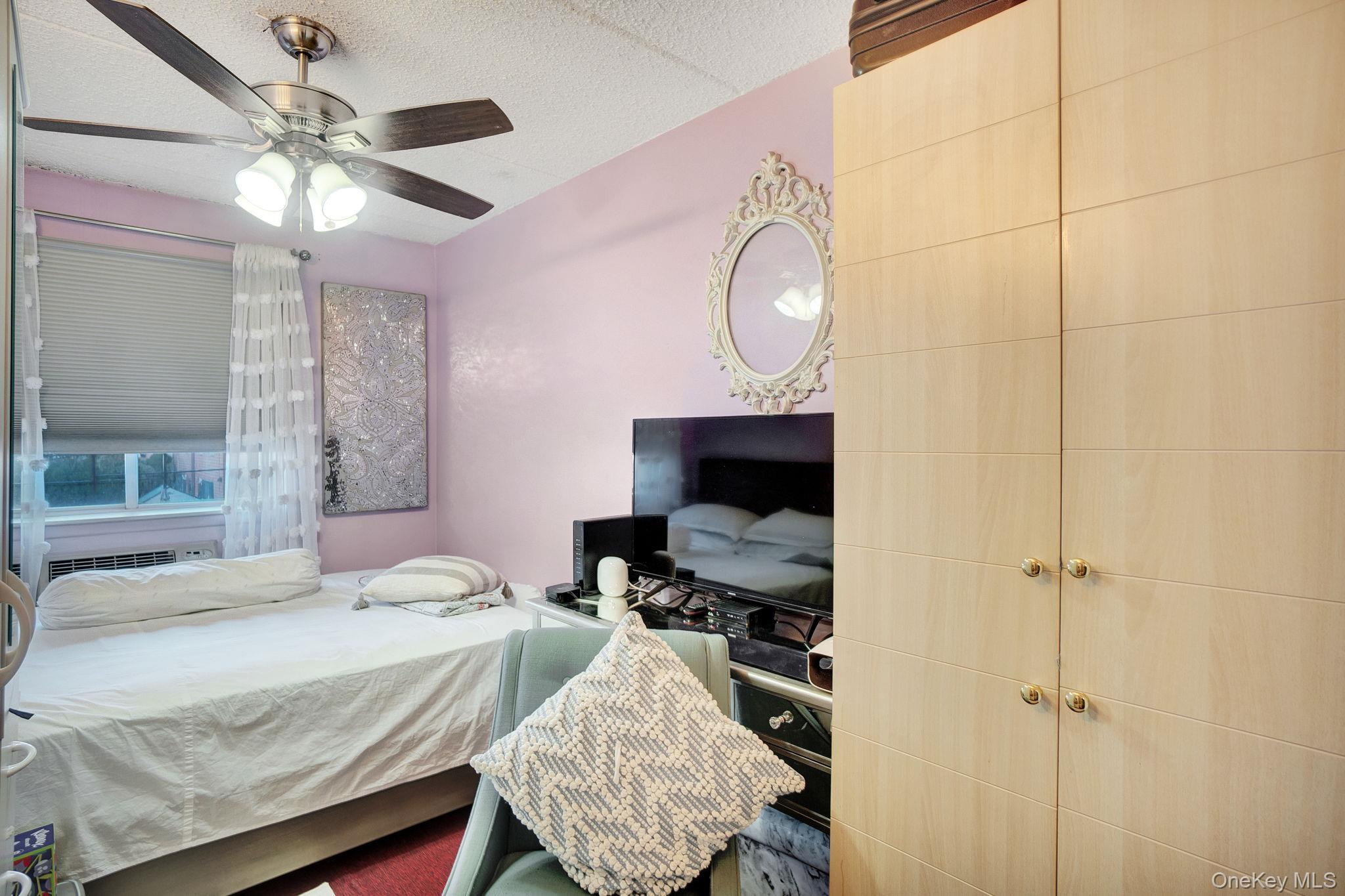 Single Family 33rd  Queens, NY 11106, MLS-933036-33