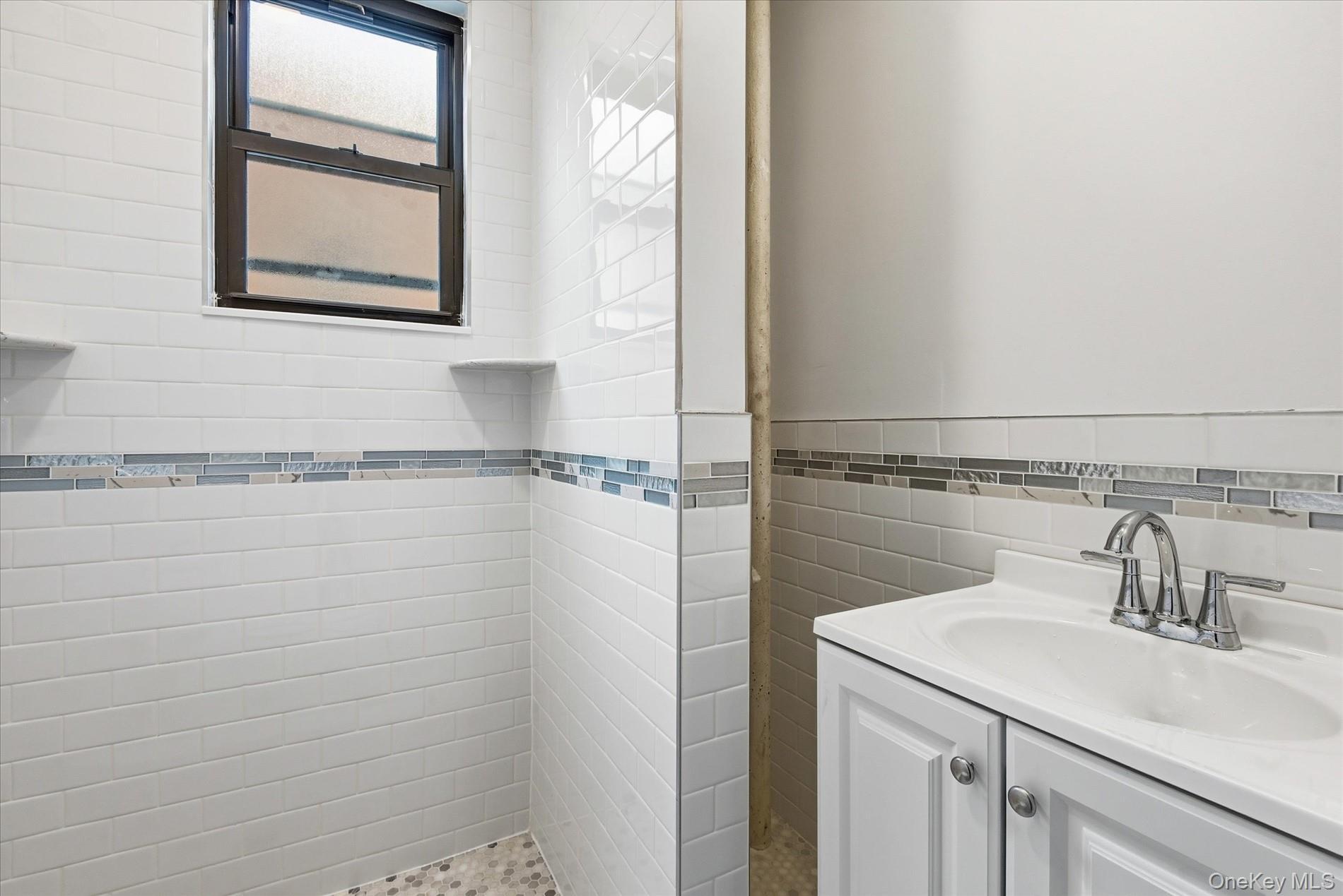 Apartment Bleecker  Brooklyn, NY 11237, MLS-933047-14