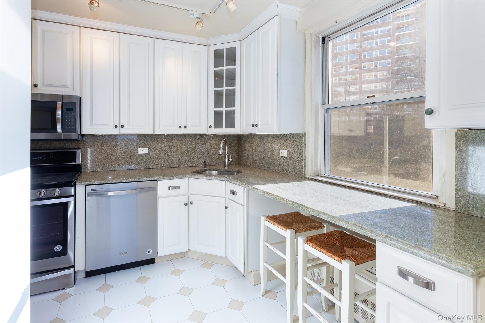 Coop Palisade  Bronx, NY 10463, MLS-933089-11