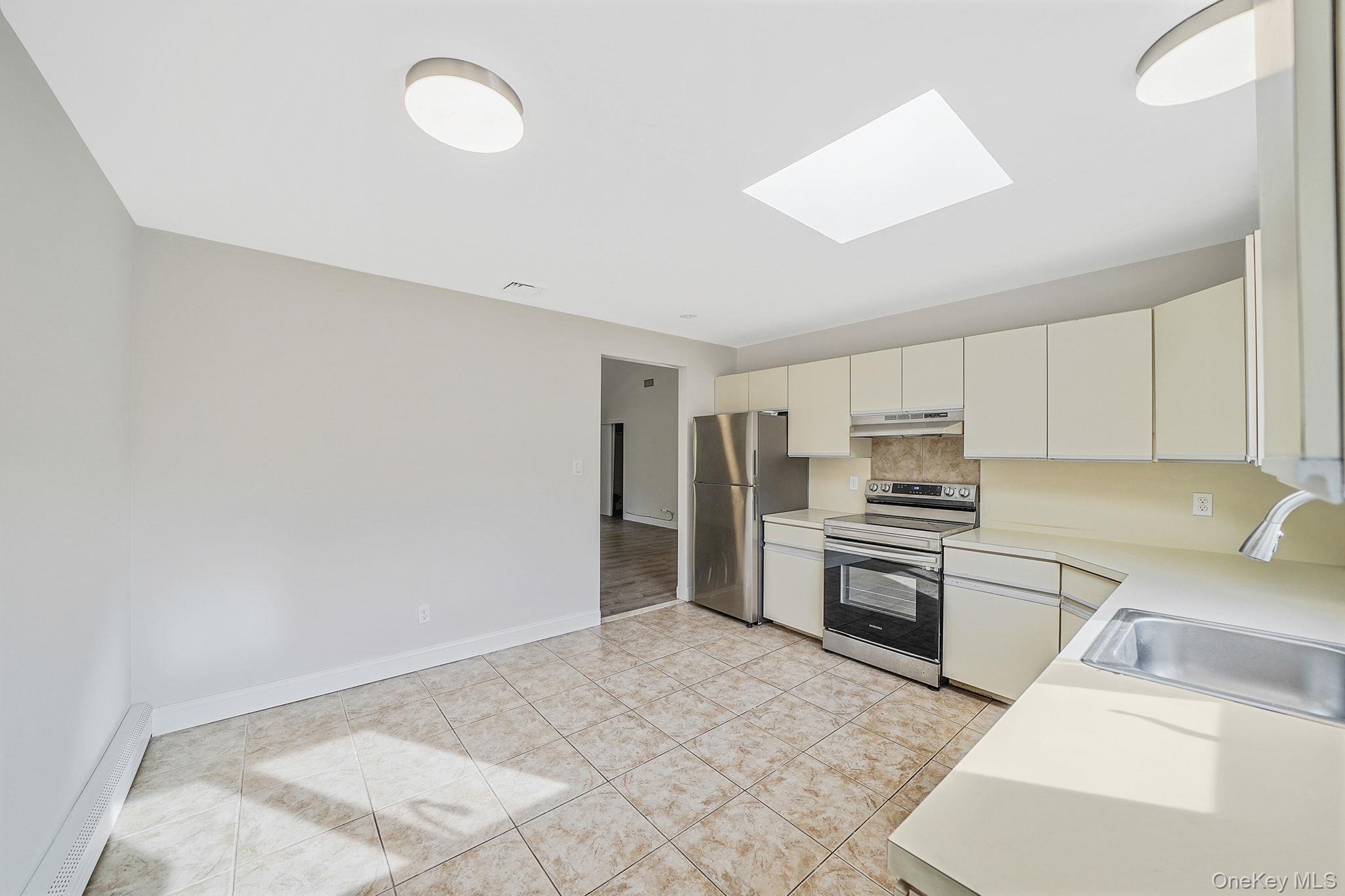 Single Family Motor Parkway Suffolk County, NY 11749, MLS-933100-10