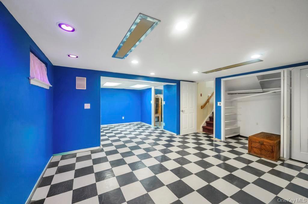 Single Family Summit Nassau County, NY 11801, MLS-933159-28