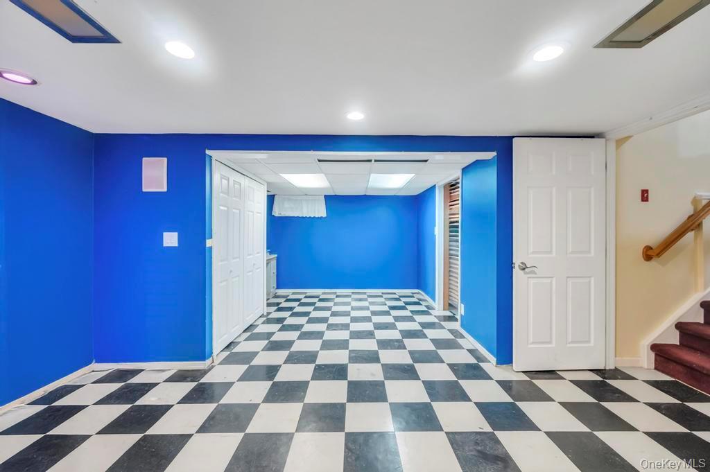 Single Family Summit Nassau County, NY 11801, MLS-933159-29