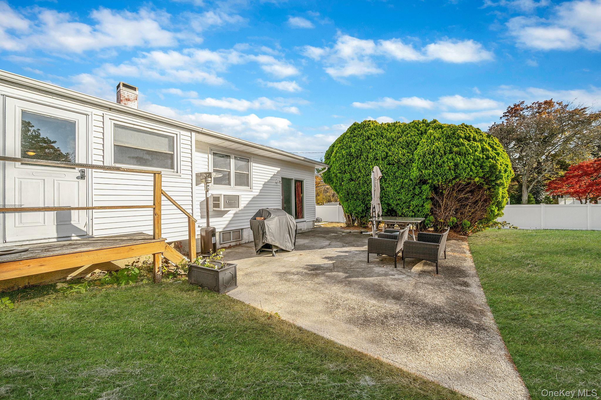 Single Family Kenwood  Suffolk County, NY 11716, MLS-933217-21