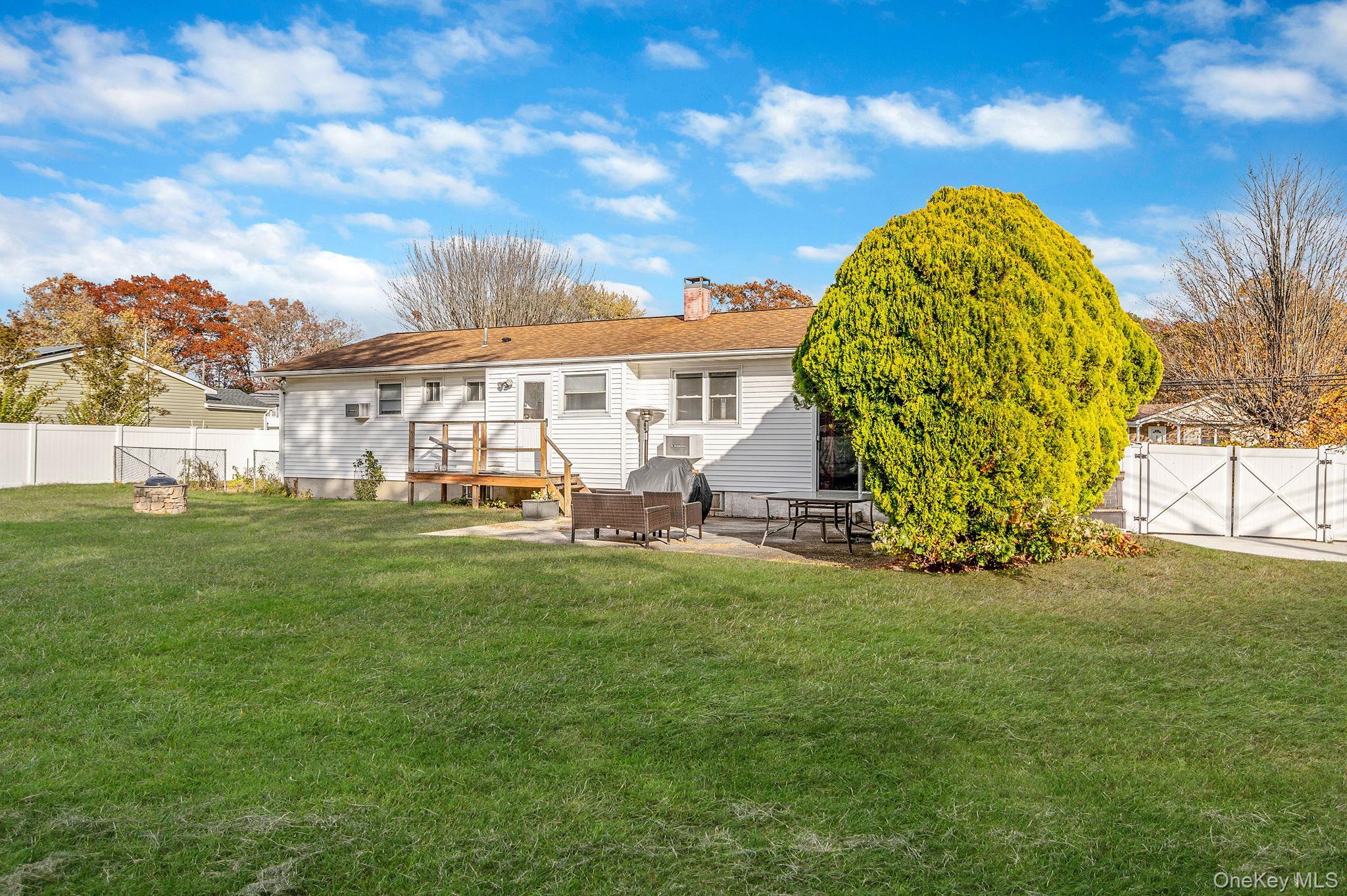 Single Family Kenwood  Suffolk County, NY 11716, MLS-933217-23