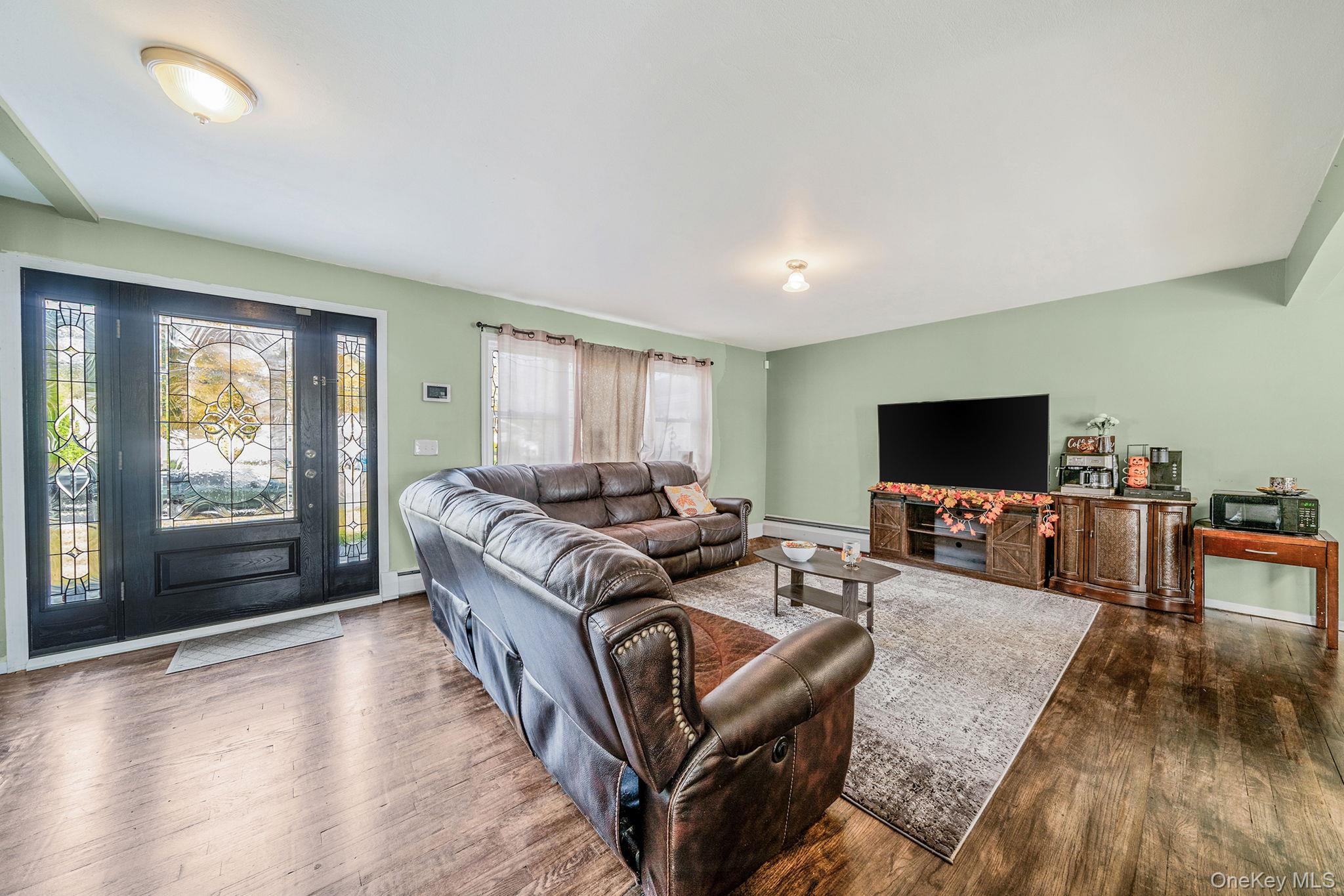 Single Family Kenwood  Suffolk County, NY 11716, MLS-933217-3