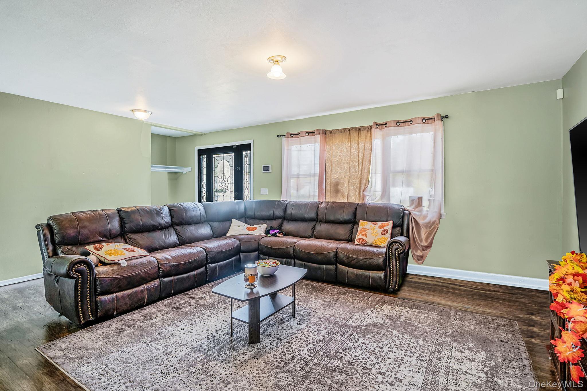 Single Family Kenwood  Suffolk County, NY 11716, MLS-933217-4