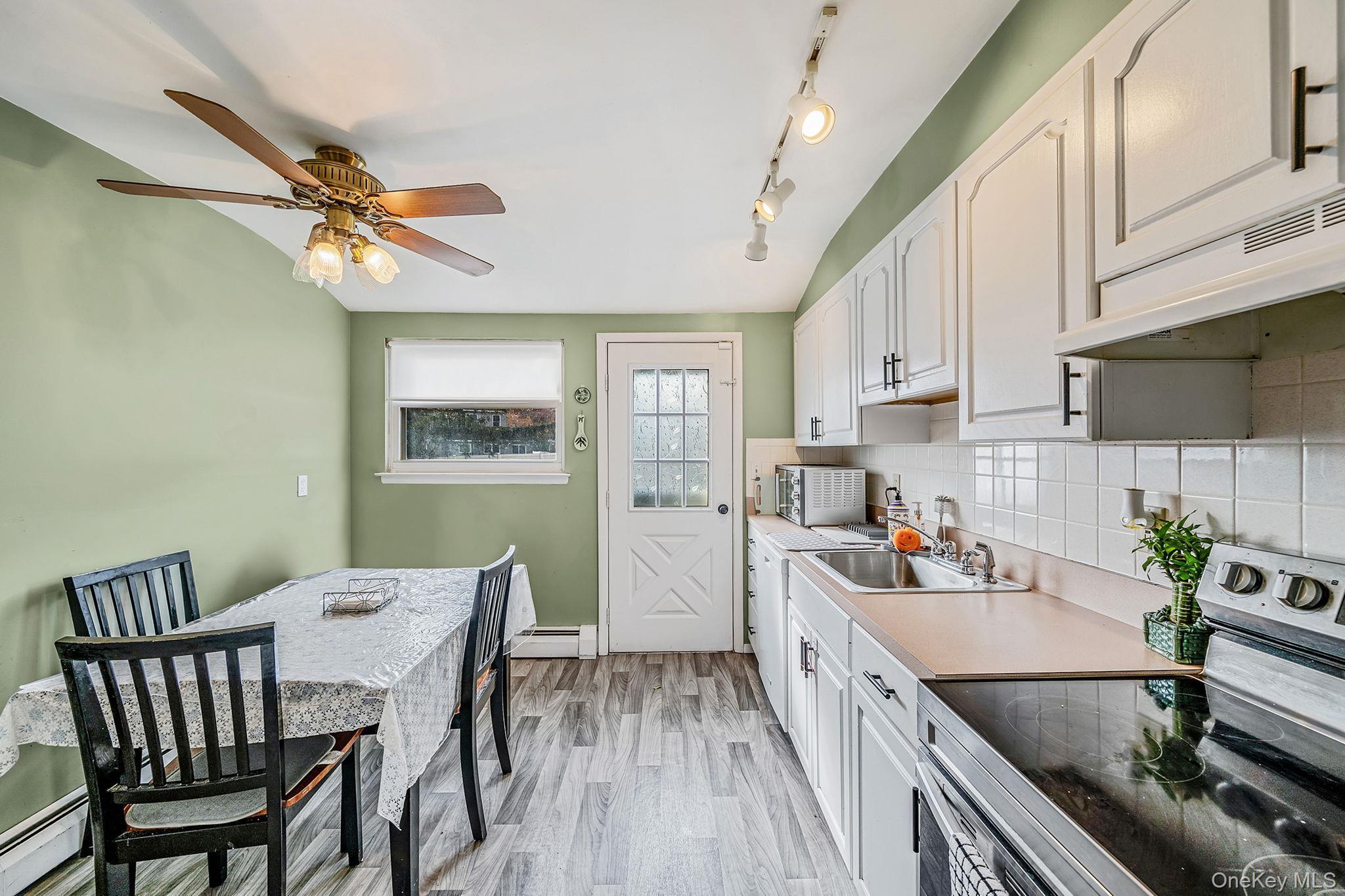 Single Family Kenwood  Suffolk County, NY 11716, MLS-933217-7