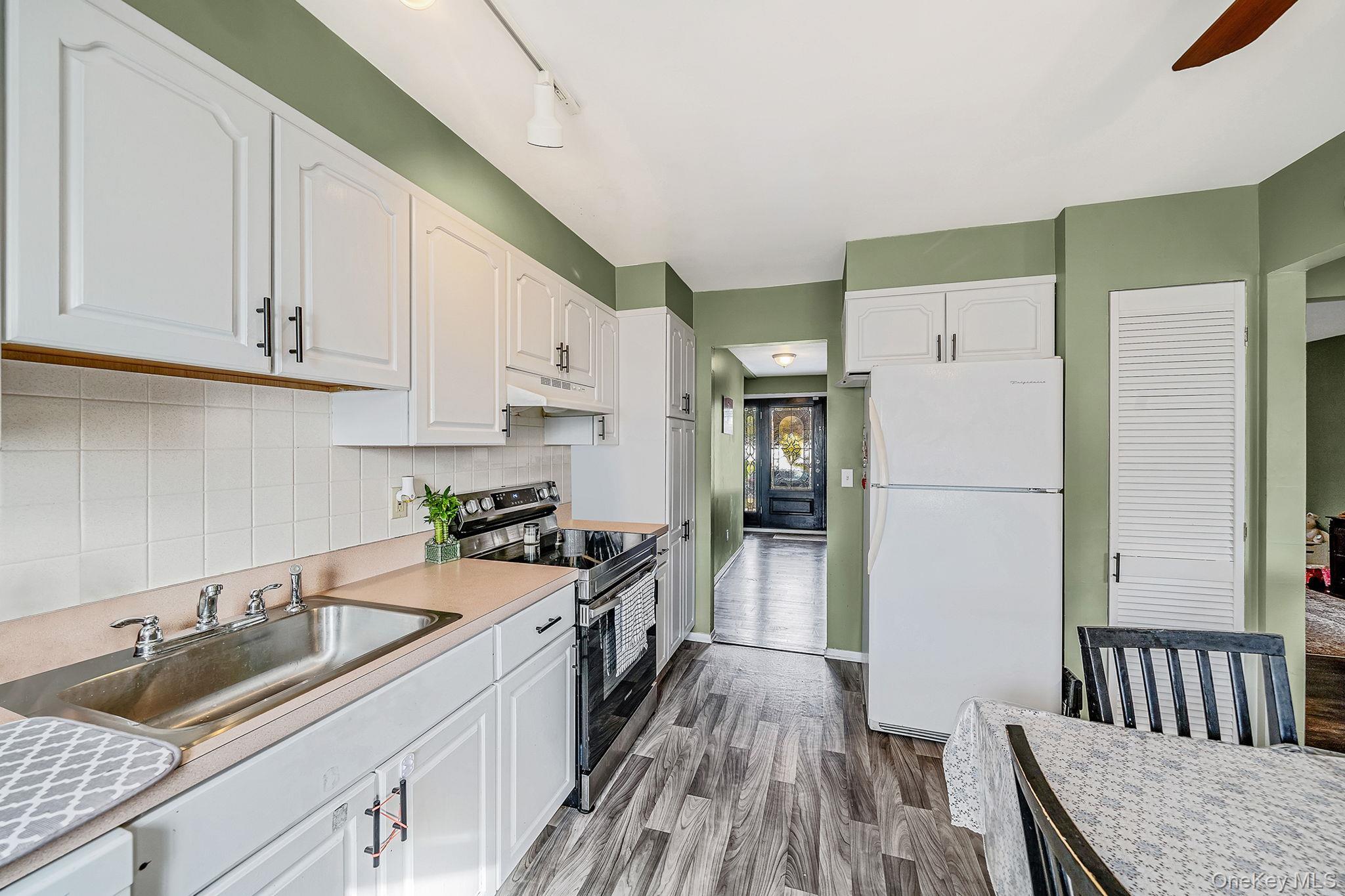 Single Family Kenwood  Suffolk County, NY 11716, MLS-933217-8