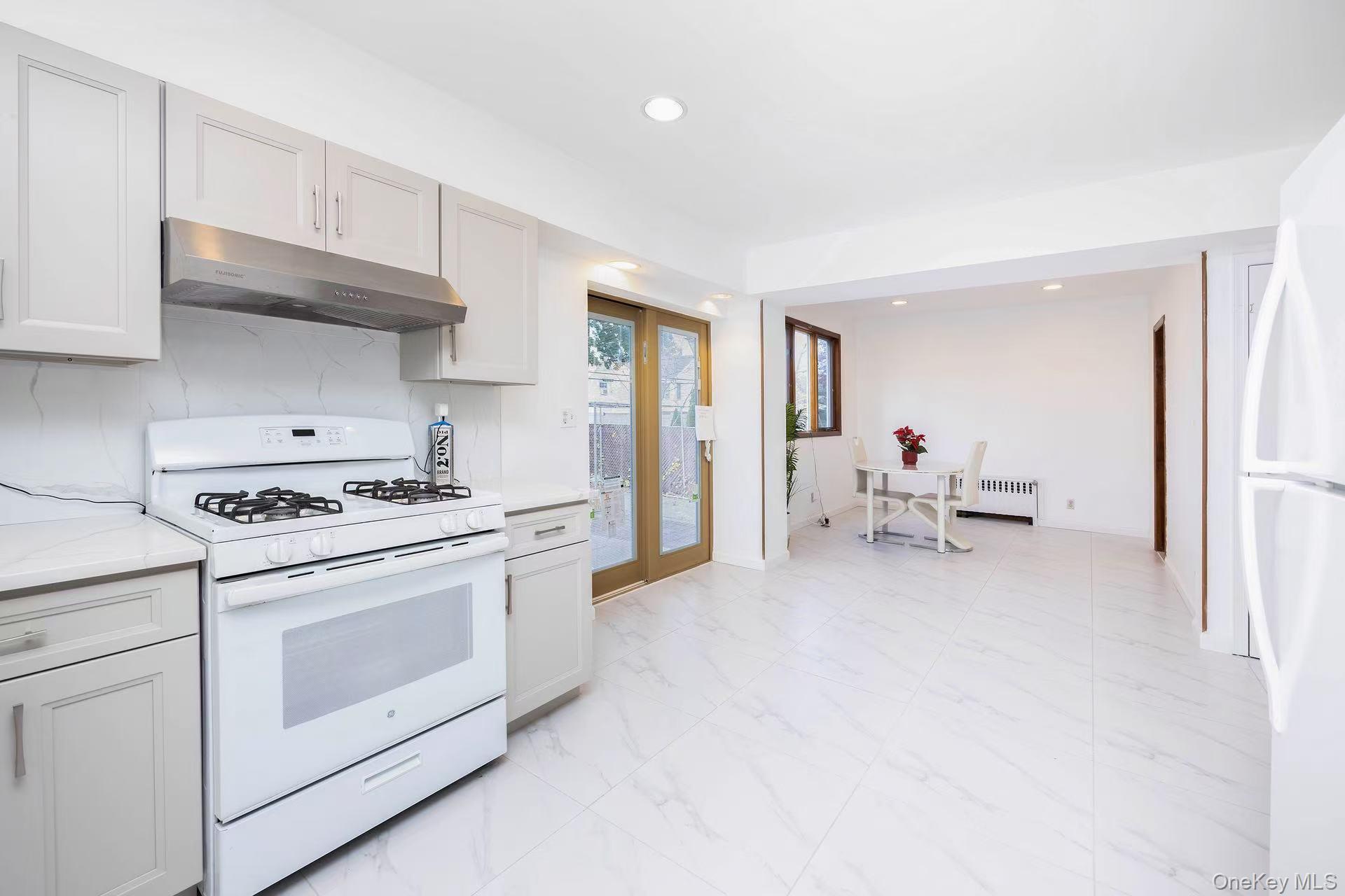 Single Family 213th Queens, NY 11364, MLS-933239-10