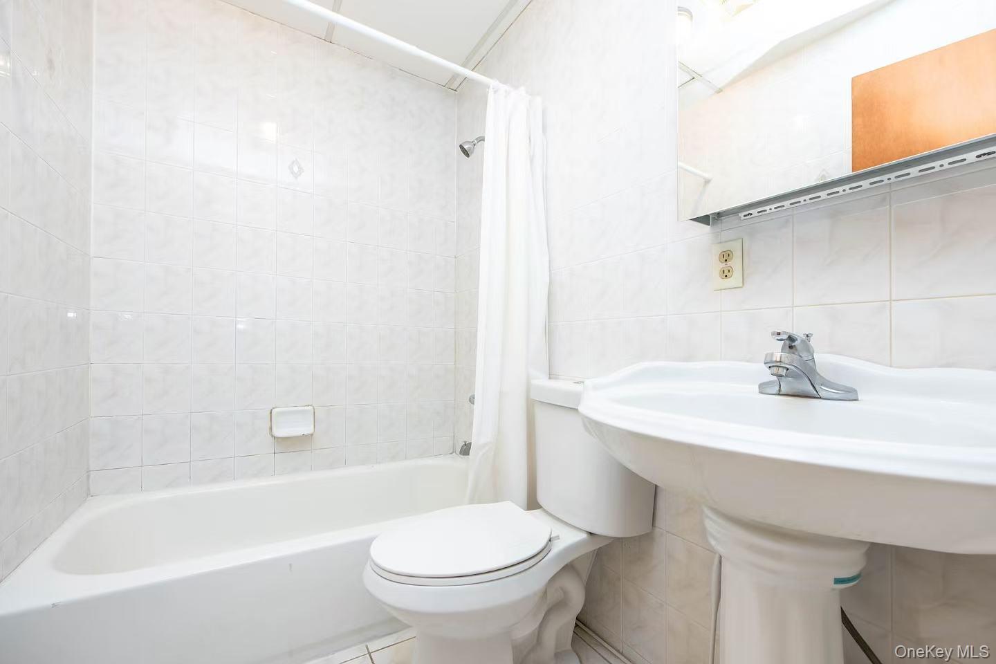 Single Family 213th Queens, NY 11364, MLS-933239-18