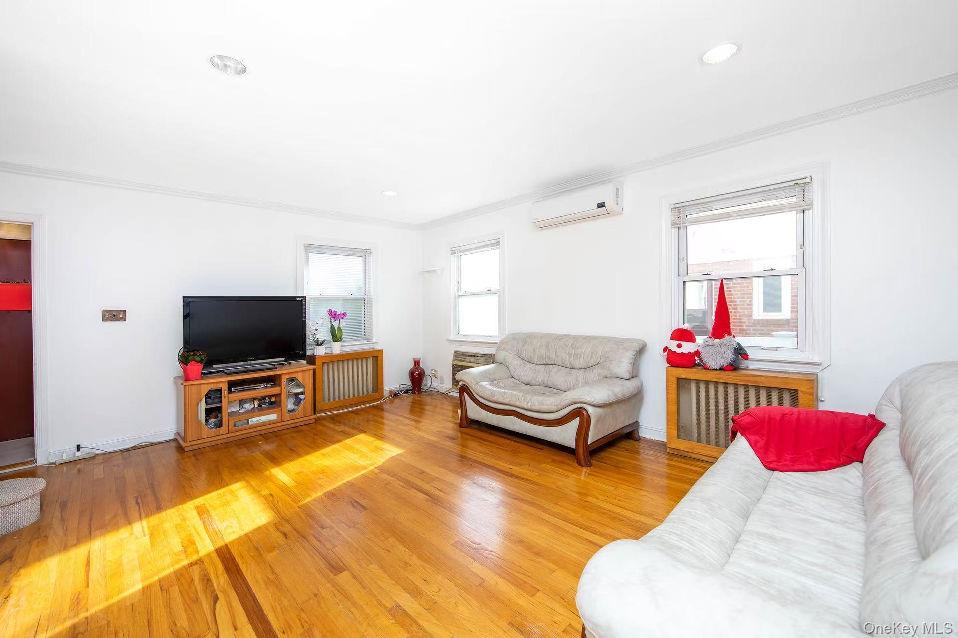 Single Family 213th Queens, NY 11364, MLS-933239-4