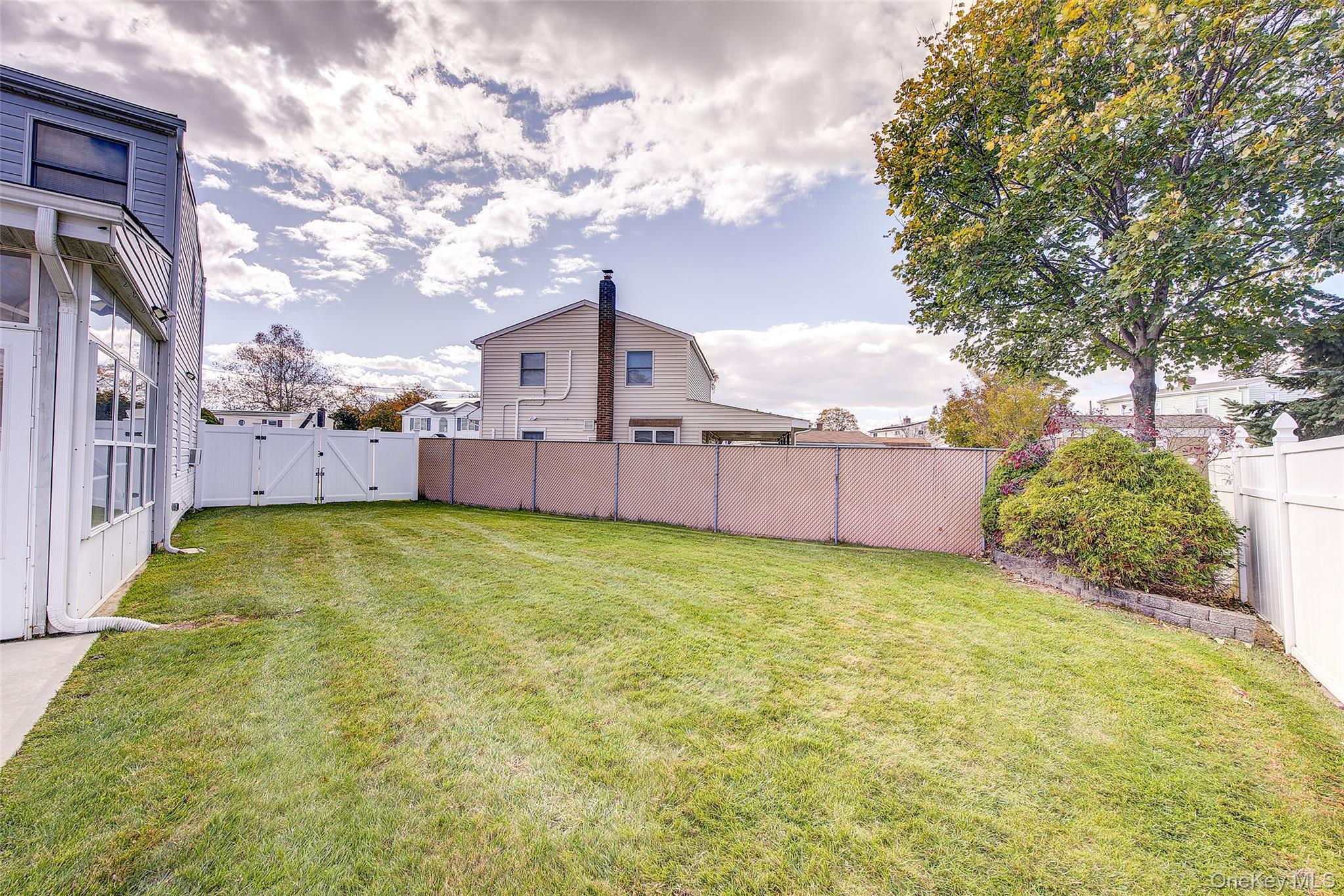 Single Family Carmans  Nassau County, NY 11735, MLS-933293-4