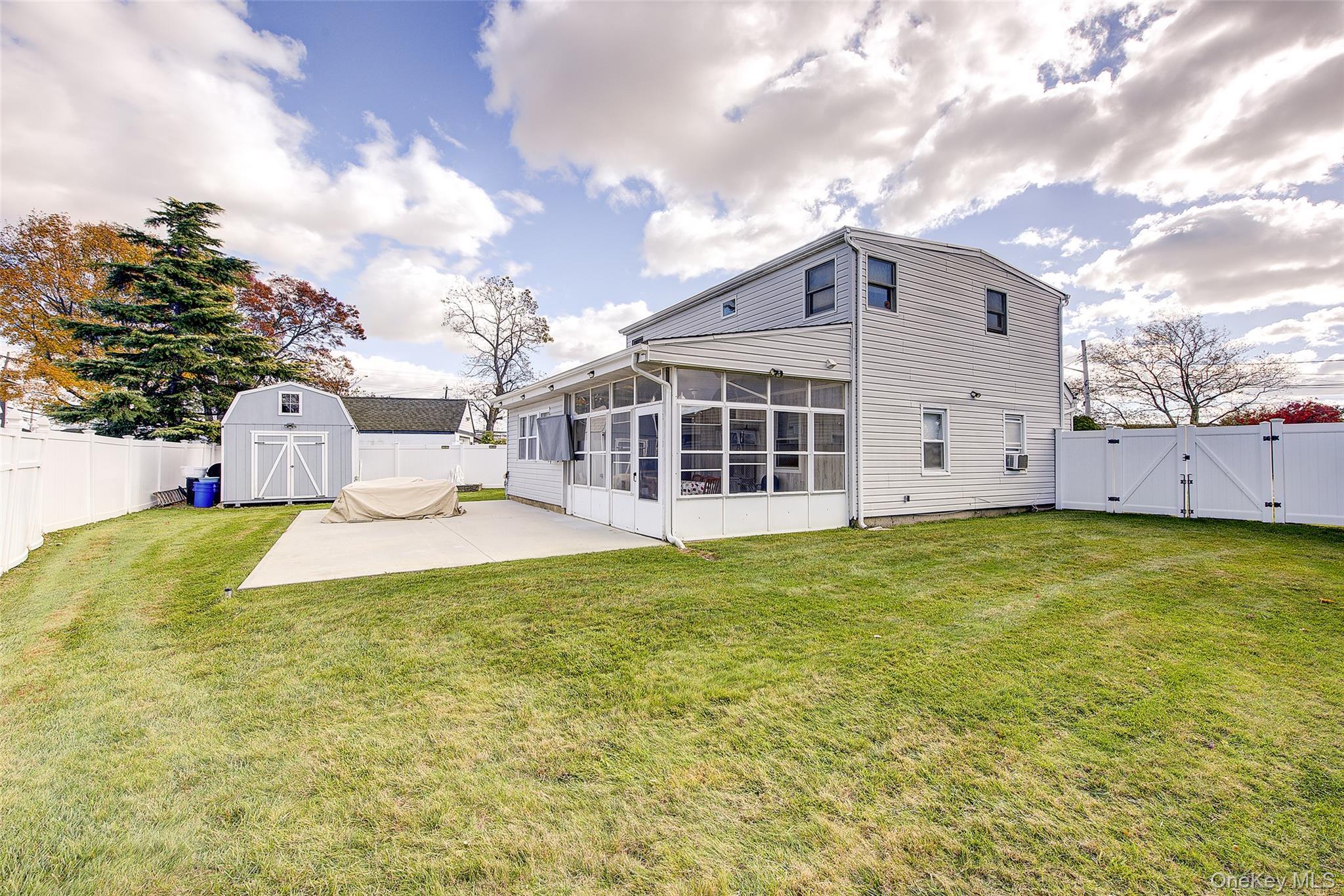 Single Family Carmans  Nassau County, NY 11735, MLS-933293-5