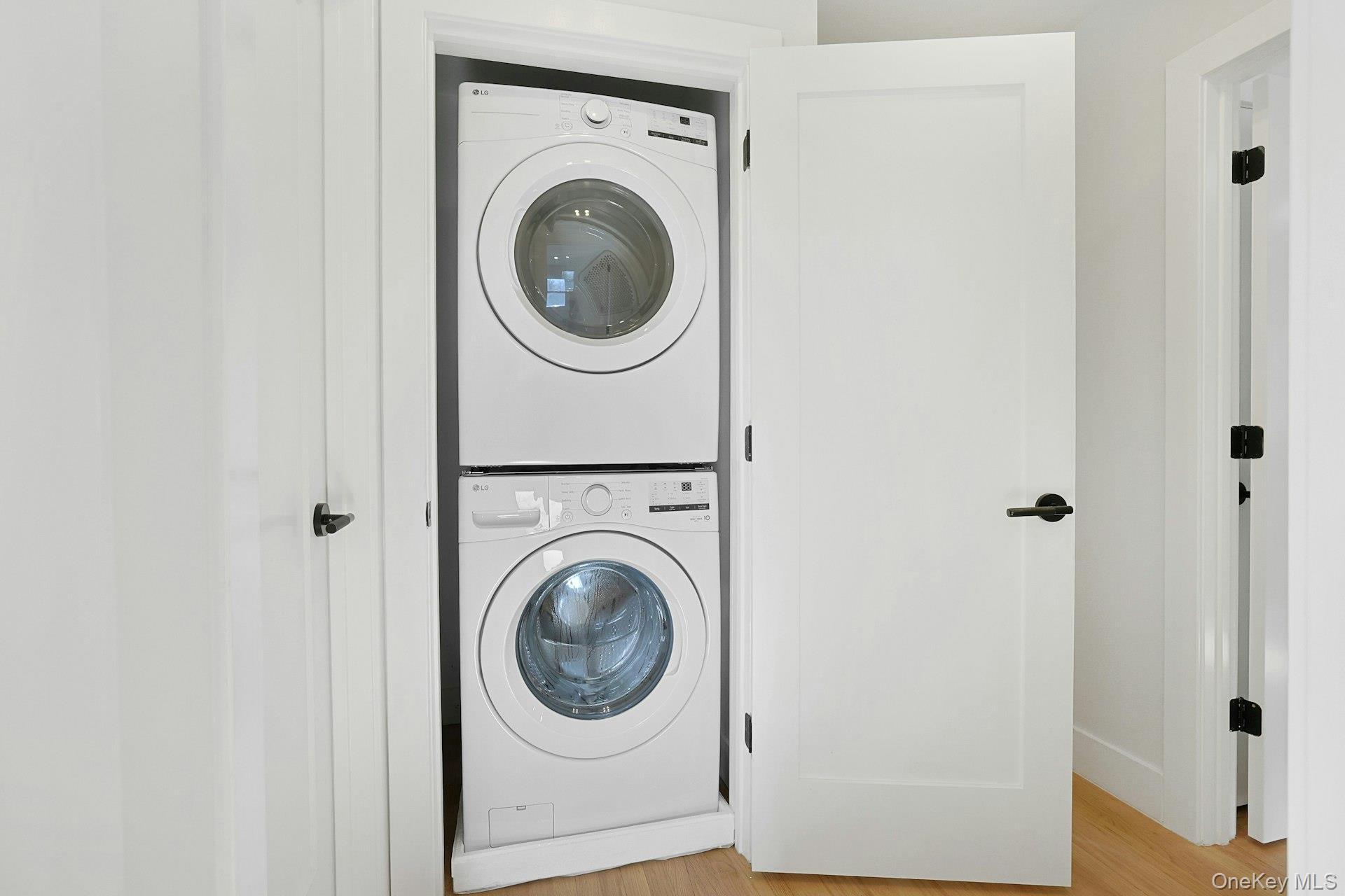 Single Family Cedar Westchester County, NY 10562, MLS-933294-21