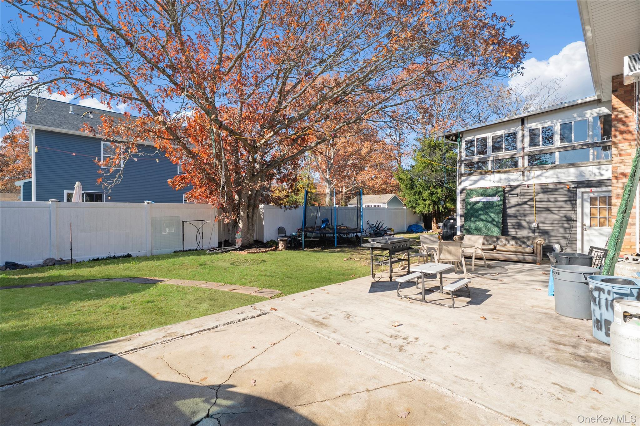 Single Family Dunton Suffolk County, NY 11772, MLS-933301-22