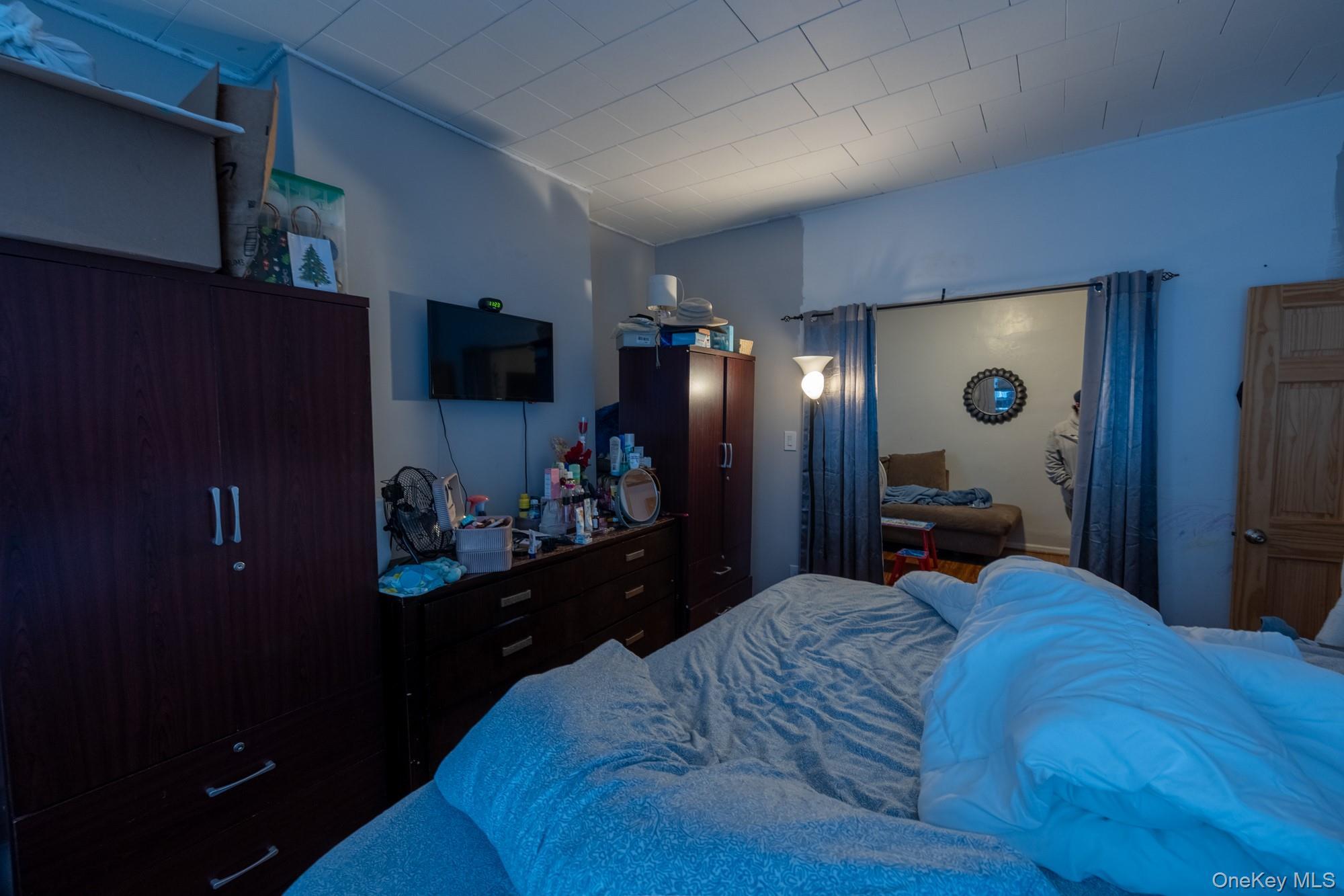 Single Family Van Nest Bronx, NY 10462, MLS-933303-11