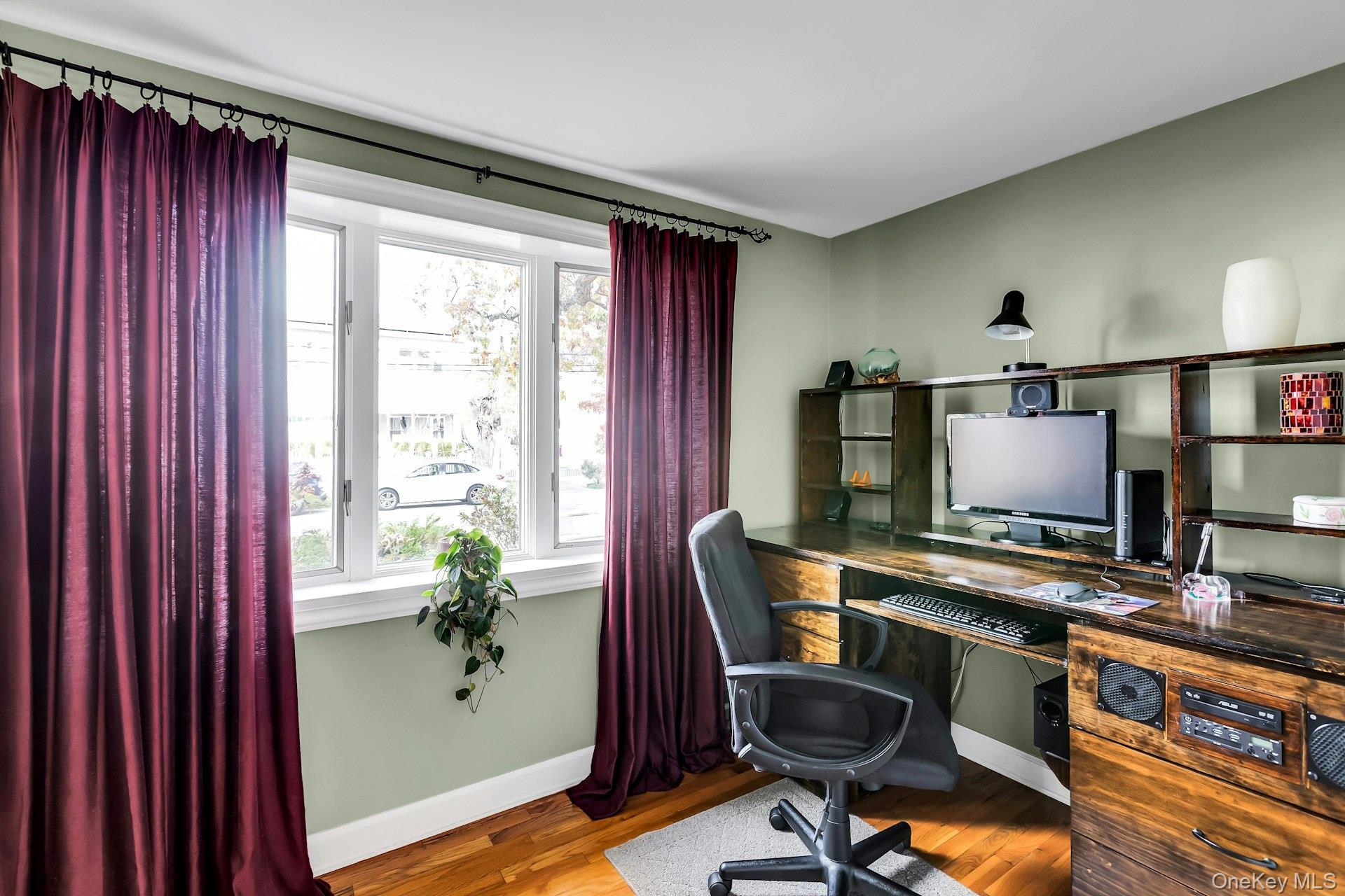 Single Family Roslyn Suffolk County, NY 11752, MLS-933314-10