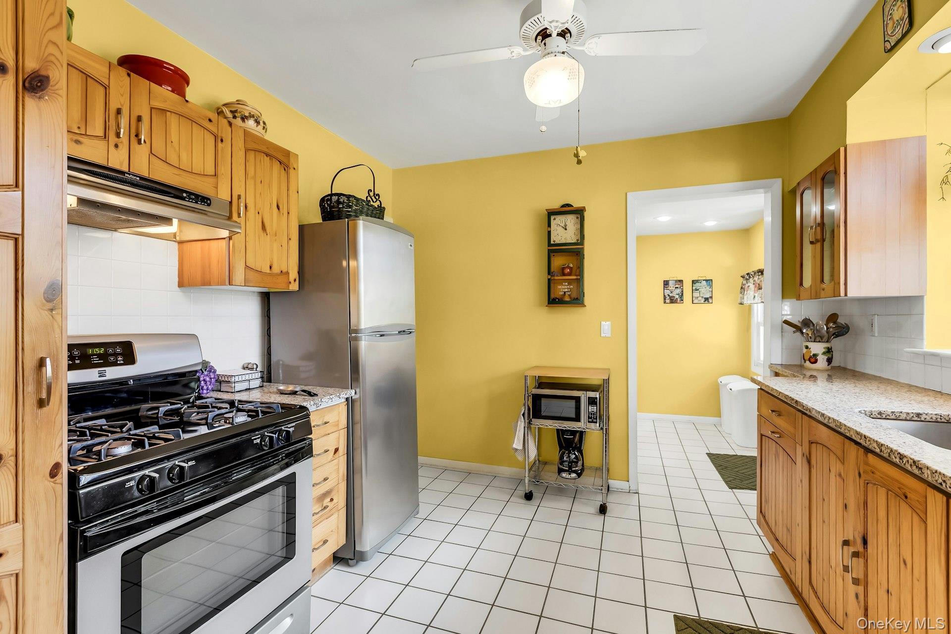 Single Family Roslyn Suffolk County, NY 11752, MLS-933314-11