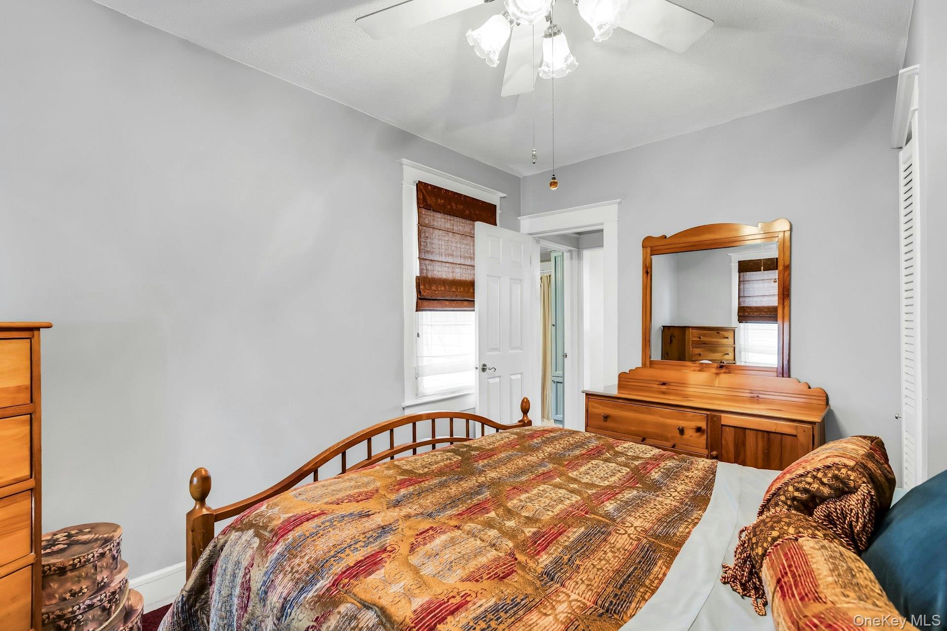 Single Family Roslyn Suffolk County, NY 11752, MLS-933314-16