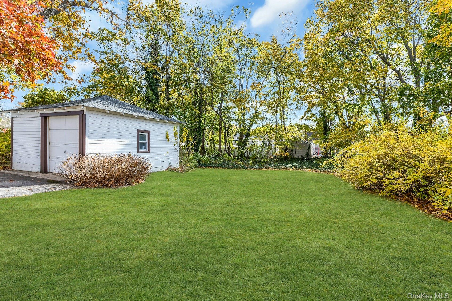 Single Family Roslyn Suffolk County, NY 11752, MLS-933314-25