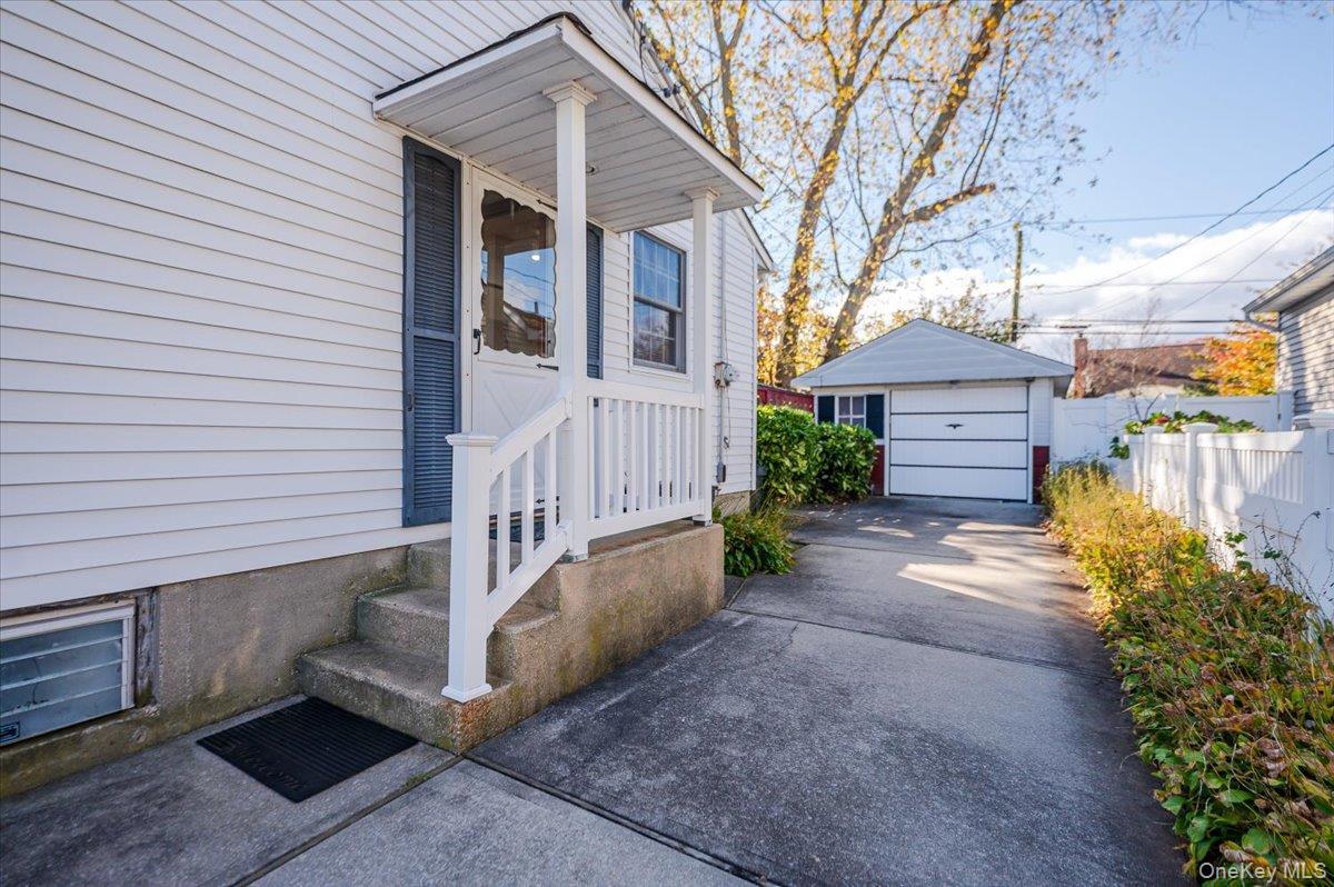 Single Family Heathcliff  Nassau County, NY 11783, MLS-933322-21