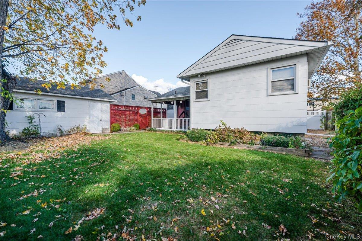 Single Family Heathcliff  Nassau County, NY 11783, MLS-933322-23