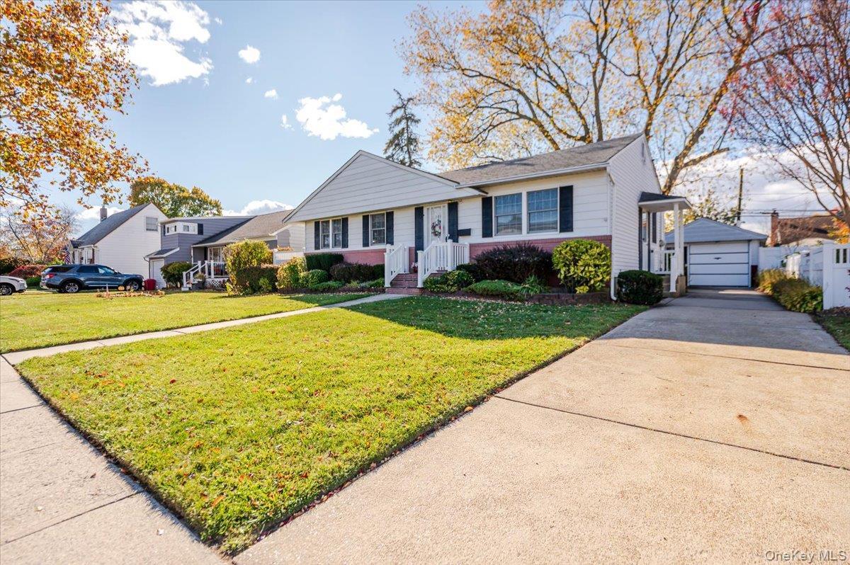 Single Family Heathcliff  Nassau County, NY 11783, MLS-933322-26