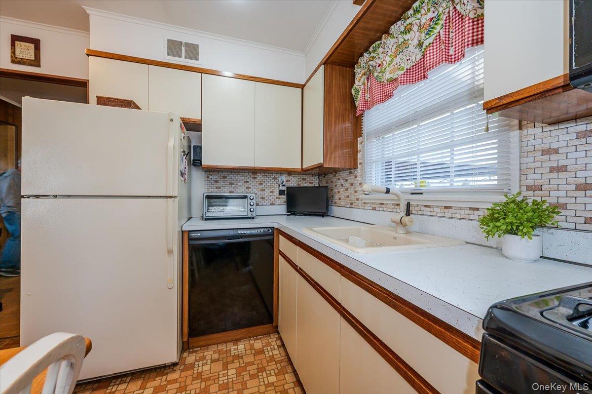 Single Family Heathcliff  Nassau County, NY 11783, MLS-933322-7