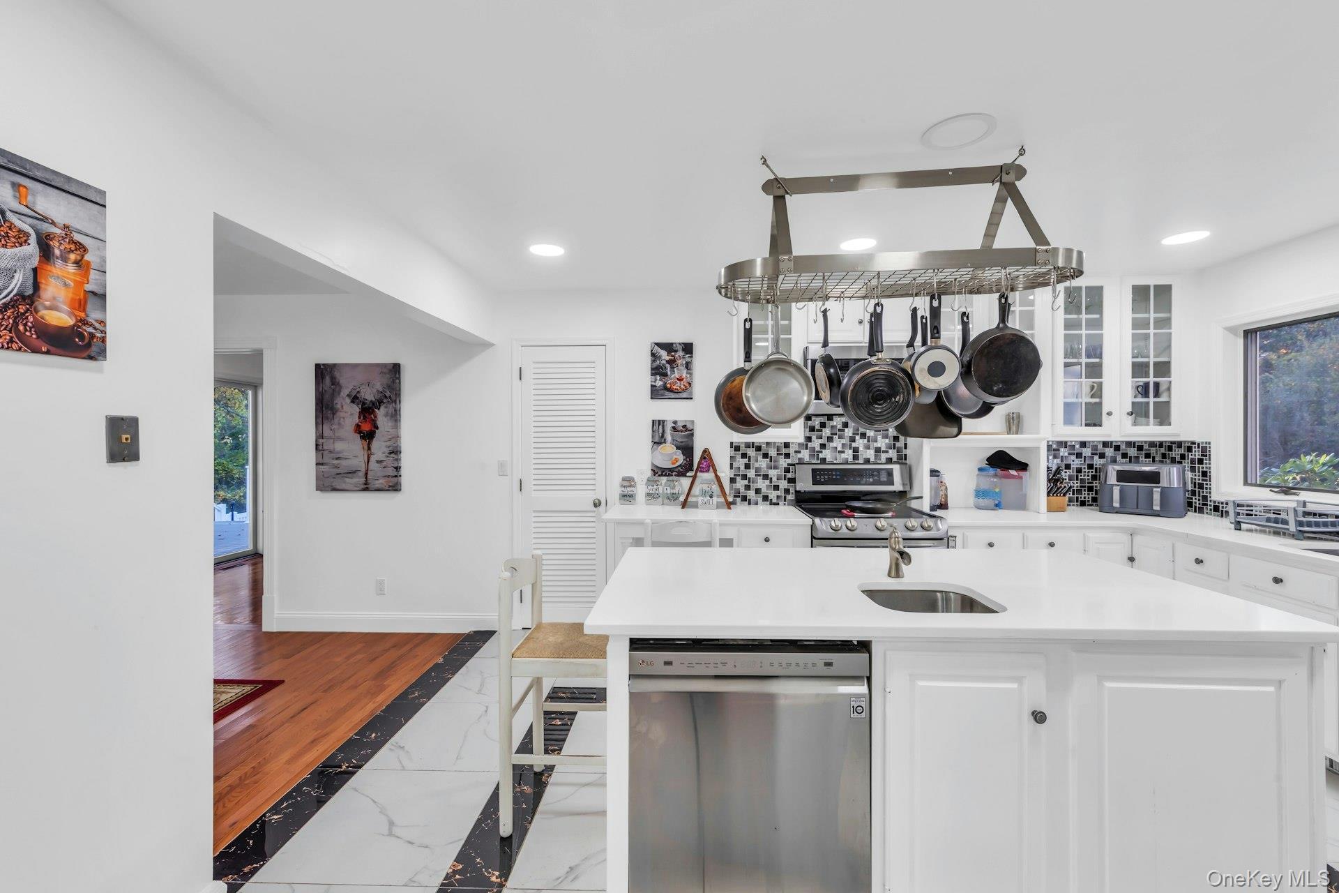 Single Family Bay Woods Suffolk County, NY 11946, MLS-933325-20