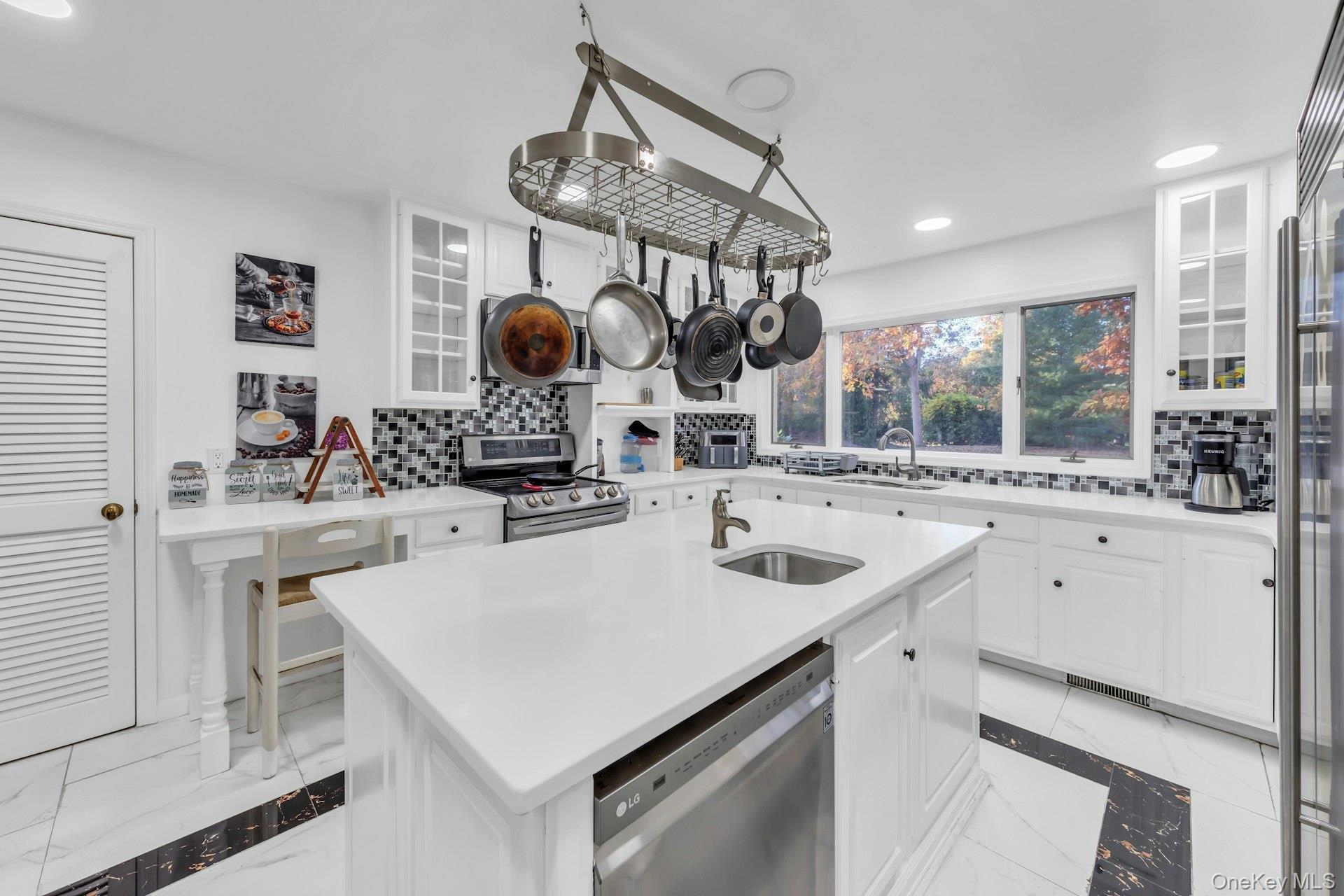 Single Family Bay Woods Suffolk County, NY 11946, MLS-933325-21