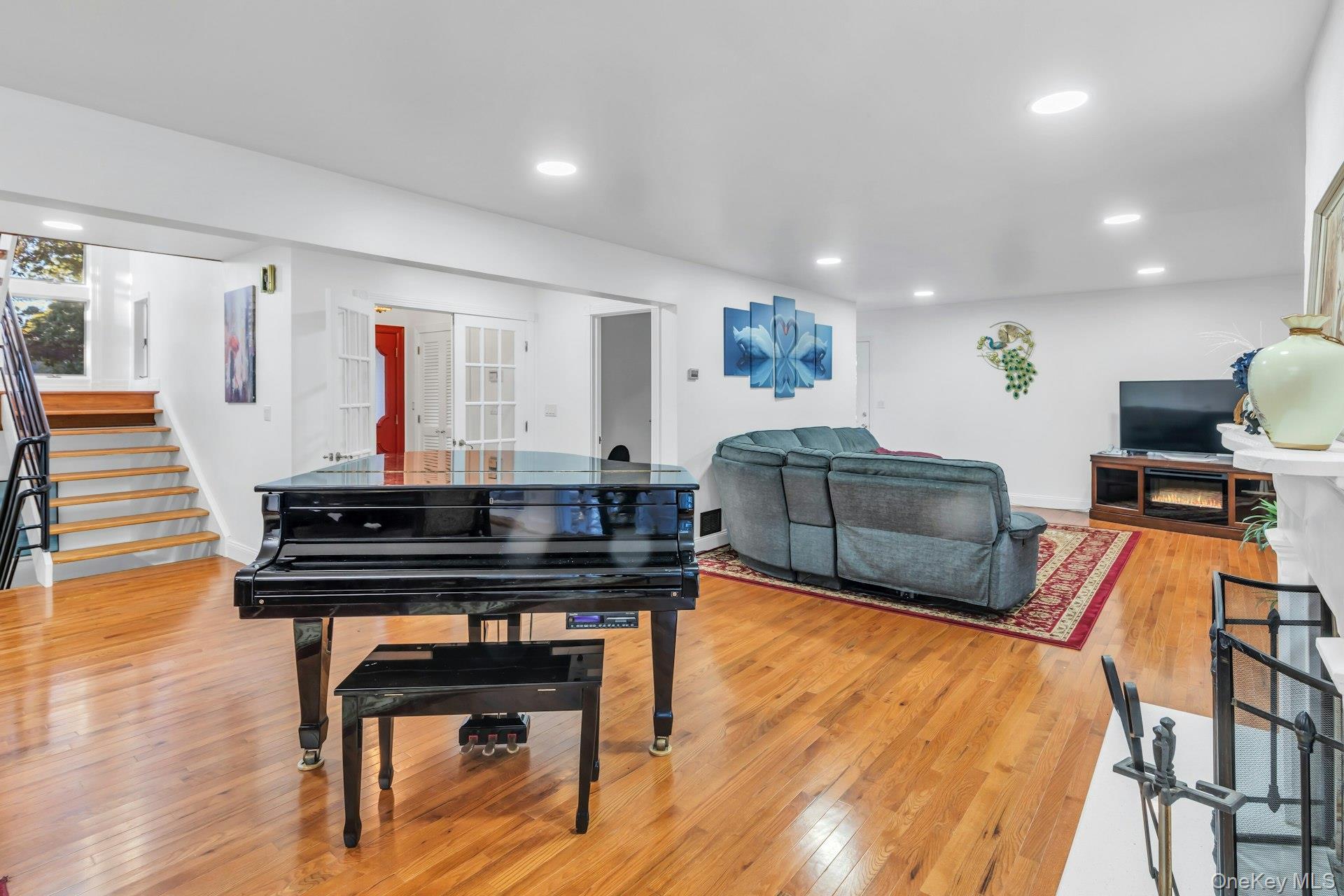 Single Family Bay Woods Suffolk County, NY 11946, MLS-933325-8