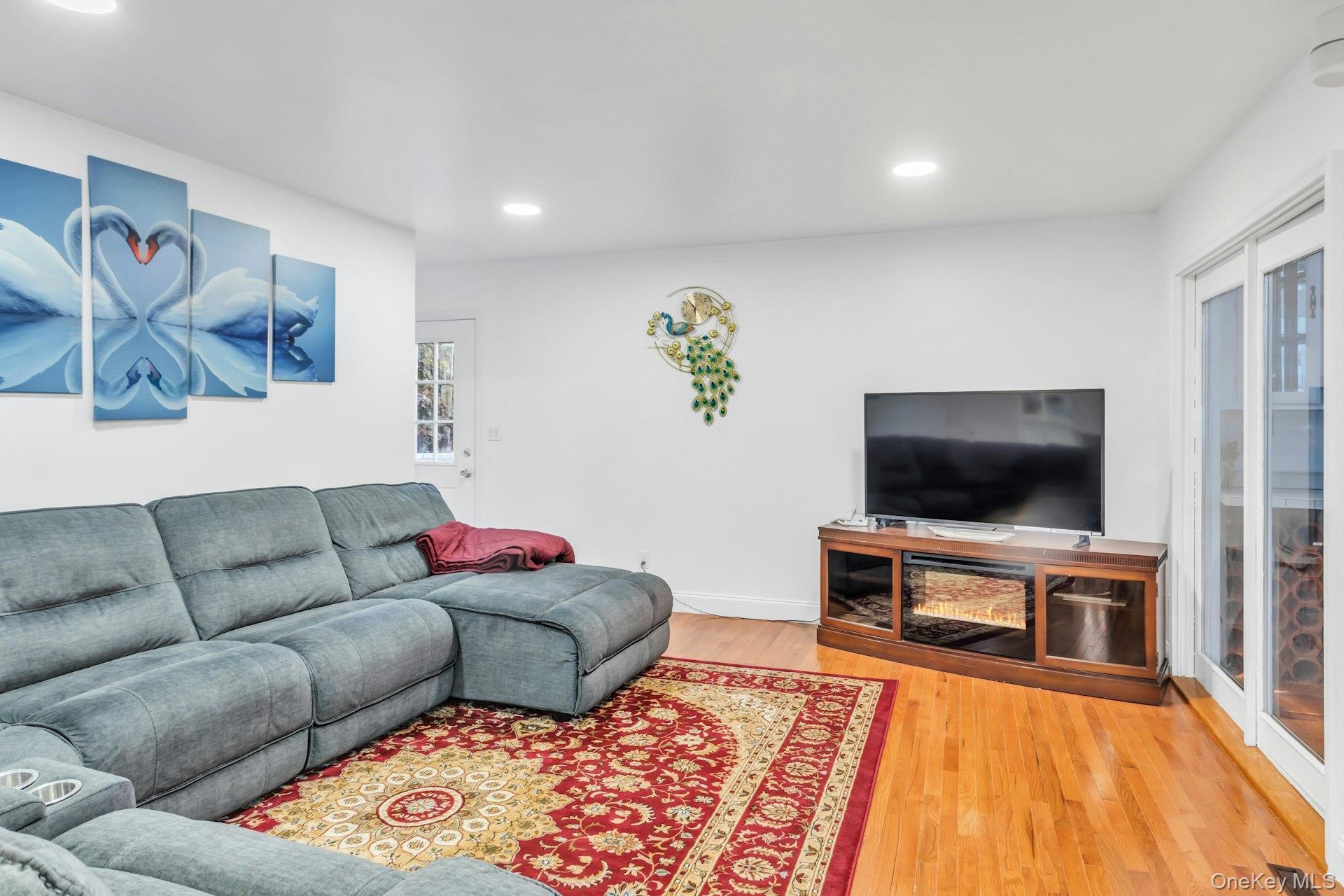 Single Family Bay Woods Suffolk County, NY 11946, MLS-933325-9