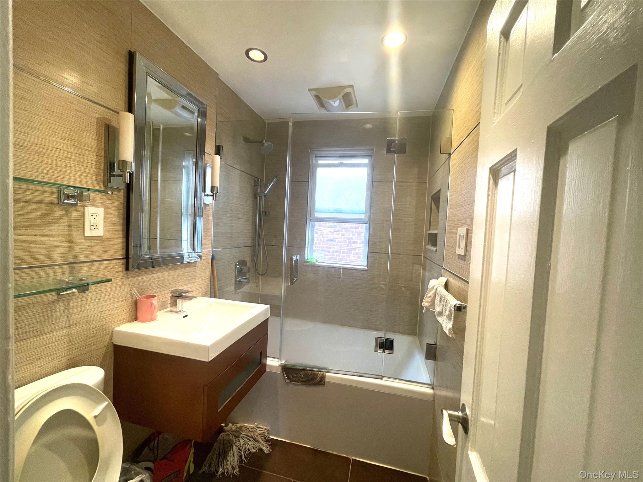 Single Family Lydig  Bronx, NY 10461, MLS-933379-10