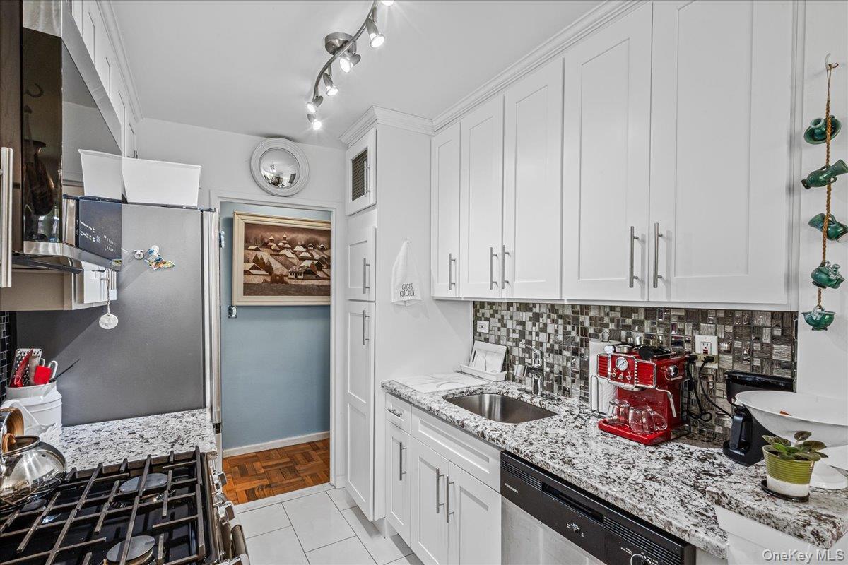 Coop 215th  Queens, NY 11360, MLS-933479-5