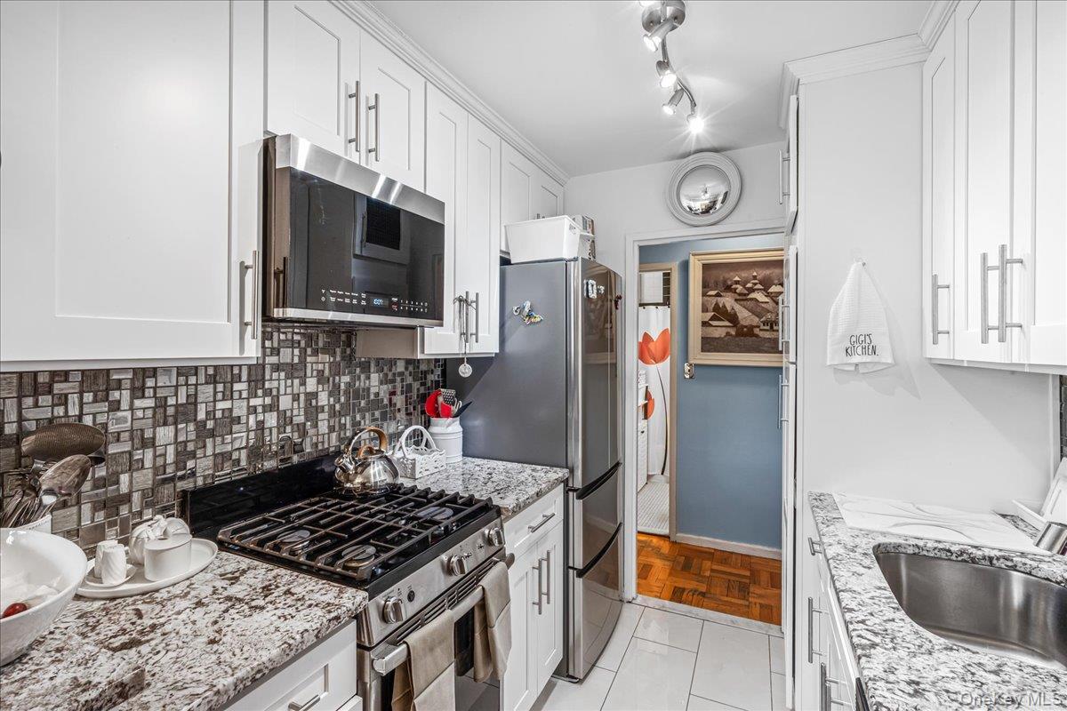 Coop 215th  Queens, NY 11360, MLS-933479-6