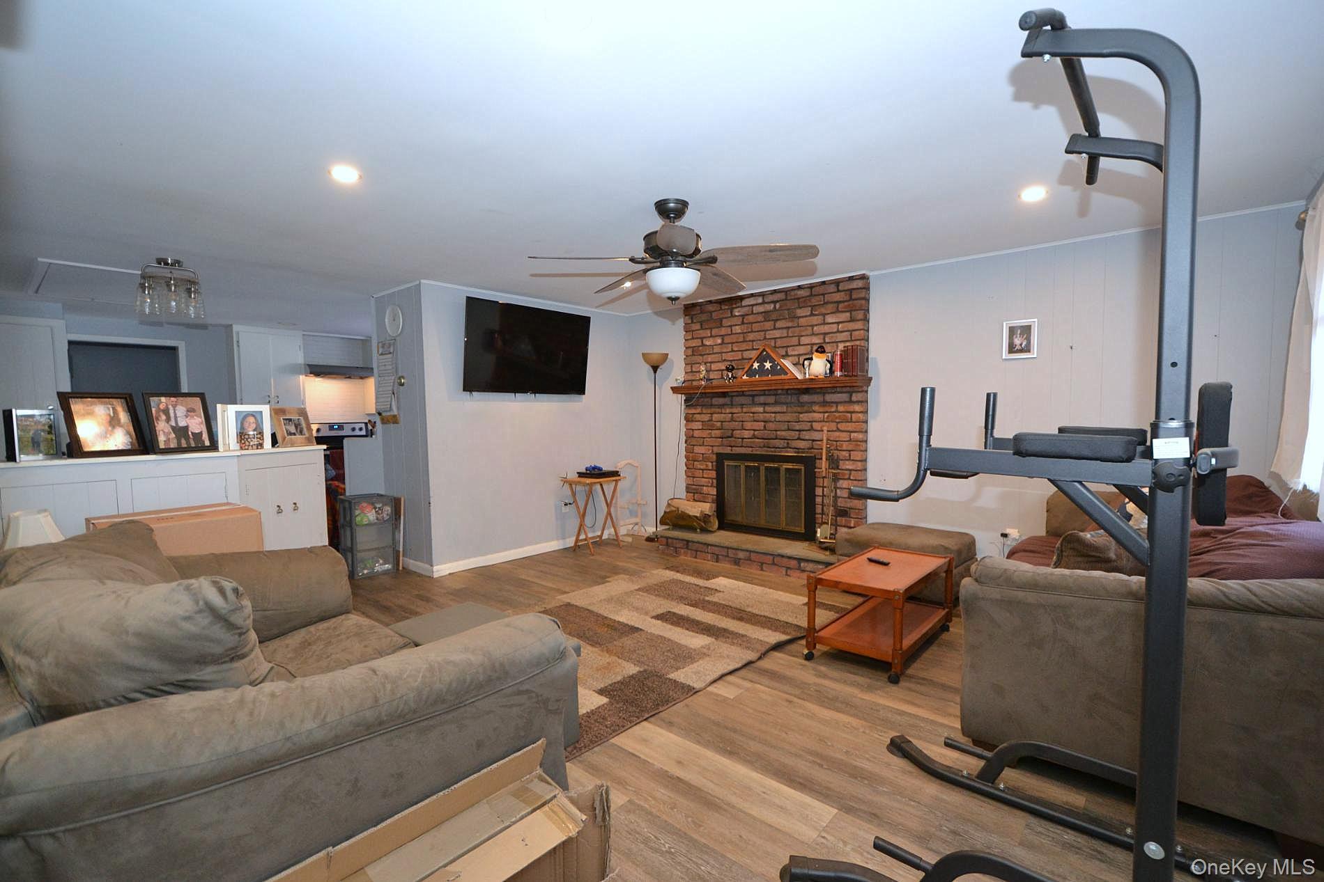 Single Family Dare Suffolk County, NY 11784, MLS-933498-5