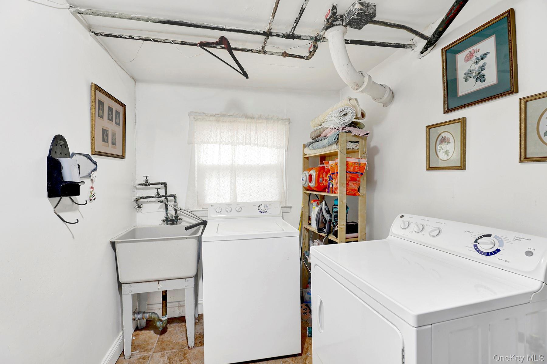 Single Family Plunkett  Queens, NY 11691, MLS-933571-31