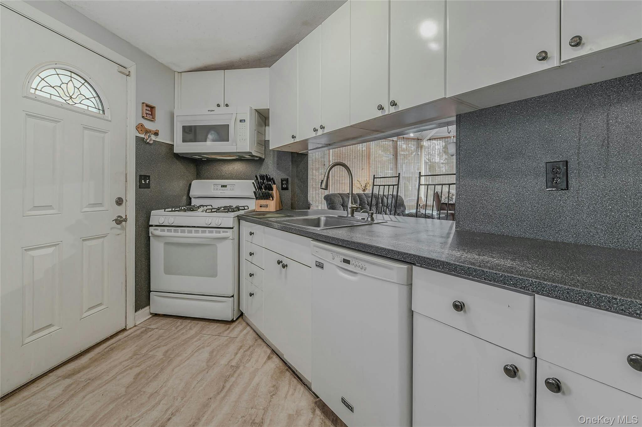 Single Family Oak  Suffolk County, NY 11933, MLS-933583-4