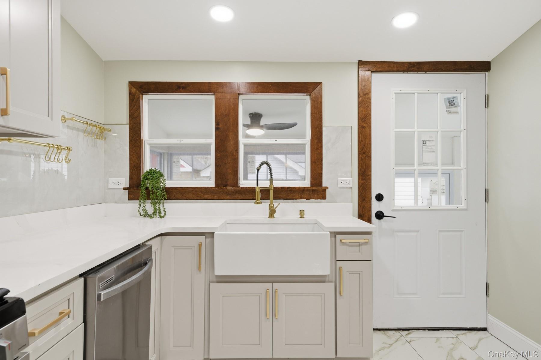 Single Family 205th Queens, NY 11412, MLS-933614-16