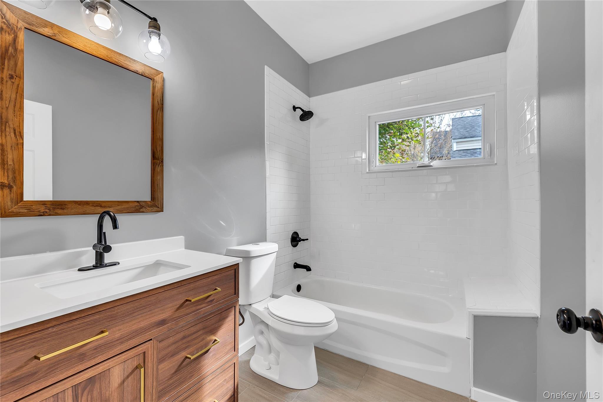 Single Family East  Suffolk County, NY 11901, MLS-933639-13