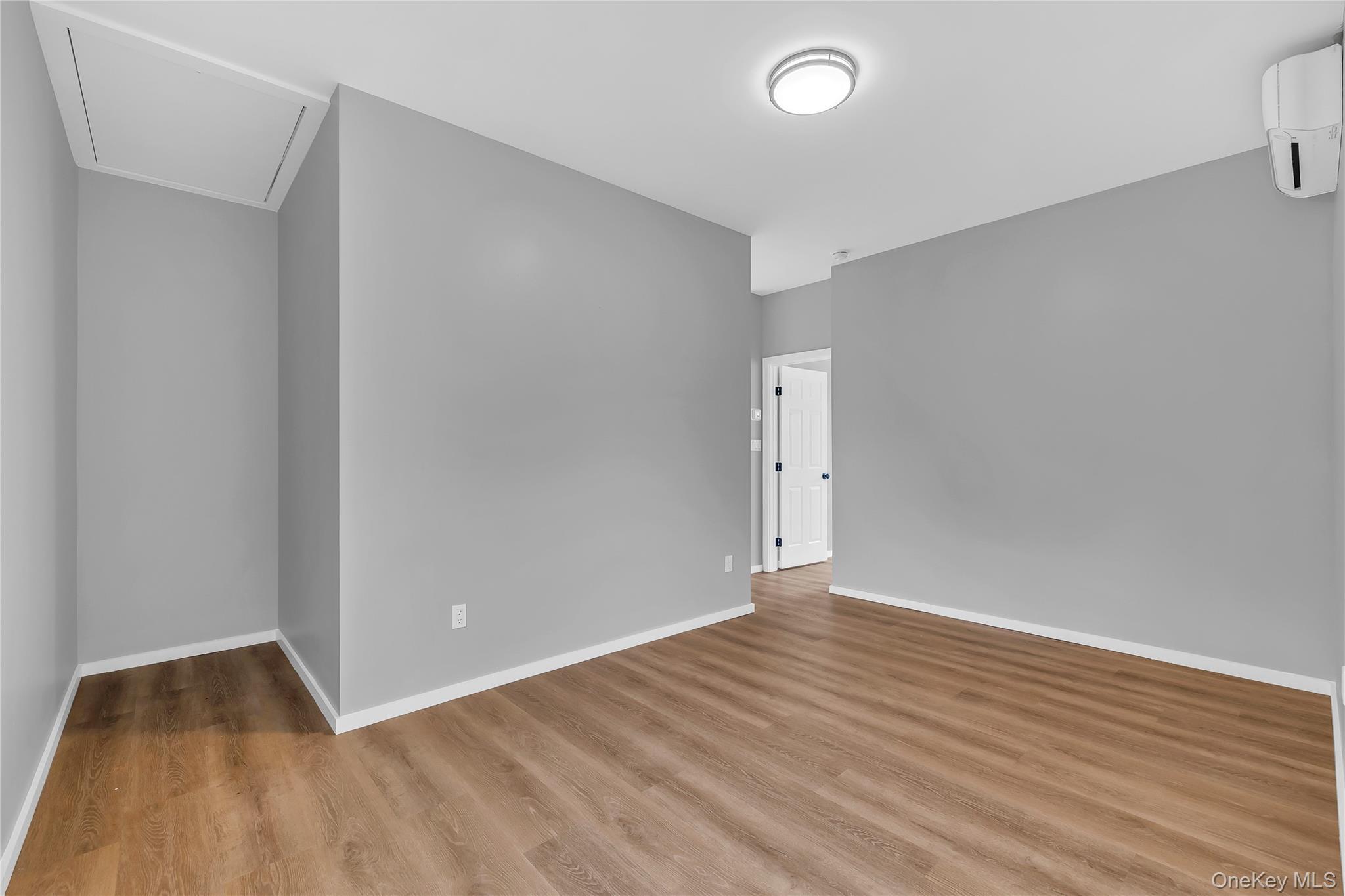 Single Family East  Suffolk County, NY 11901, MLS-933639-16