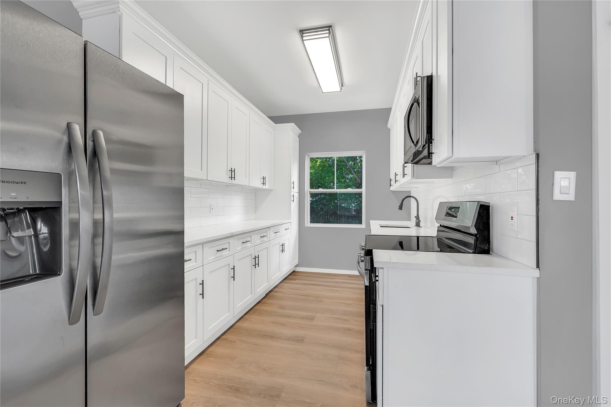 Single Family East  Suffolk County, NY 11901, MLS-933639-7